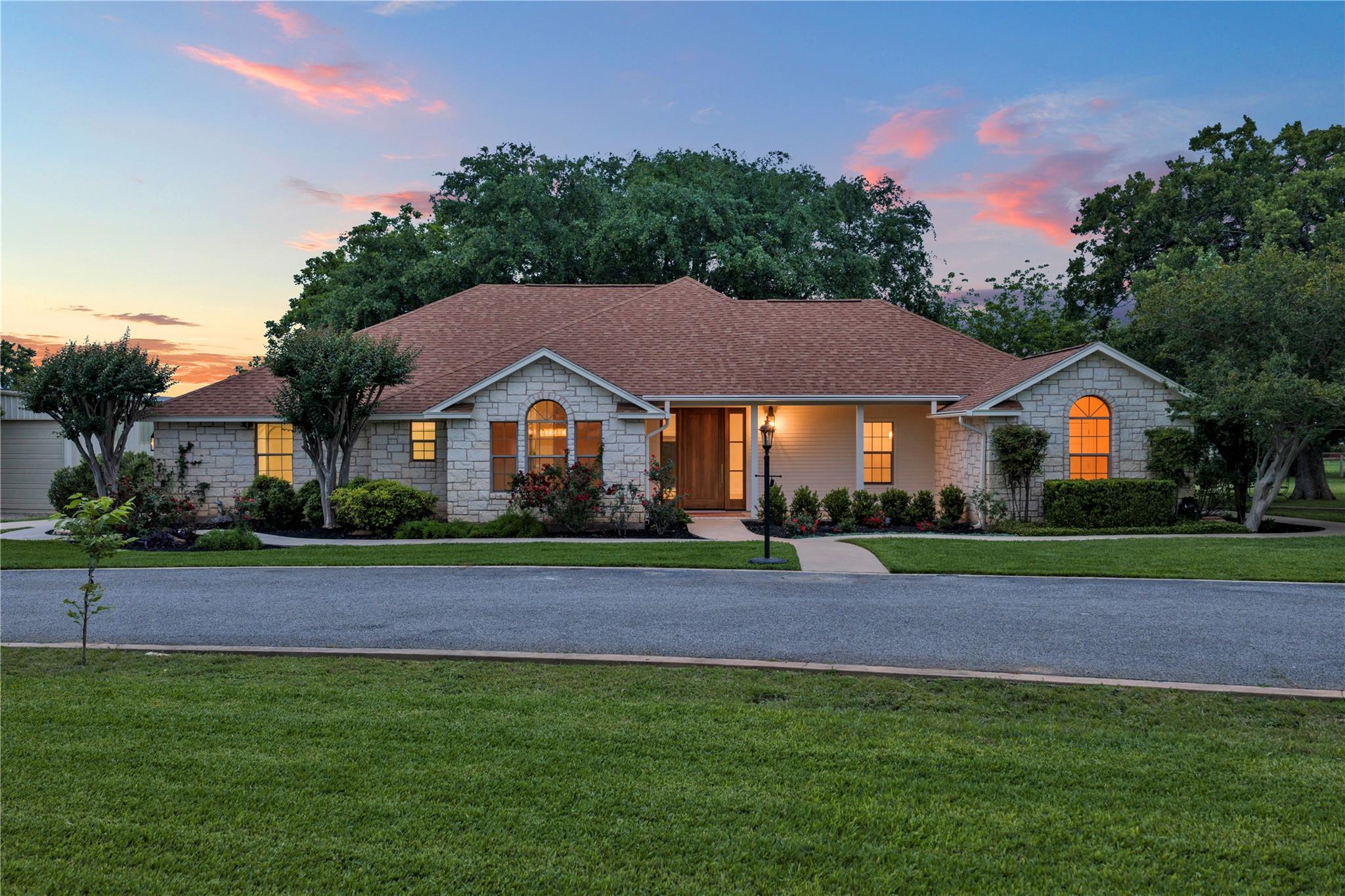 406  Ancient Oaks Dr 매물 사진 1