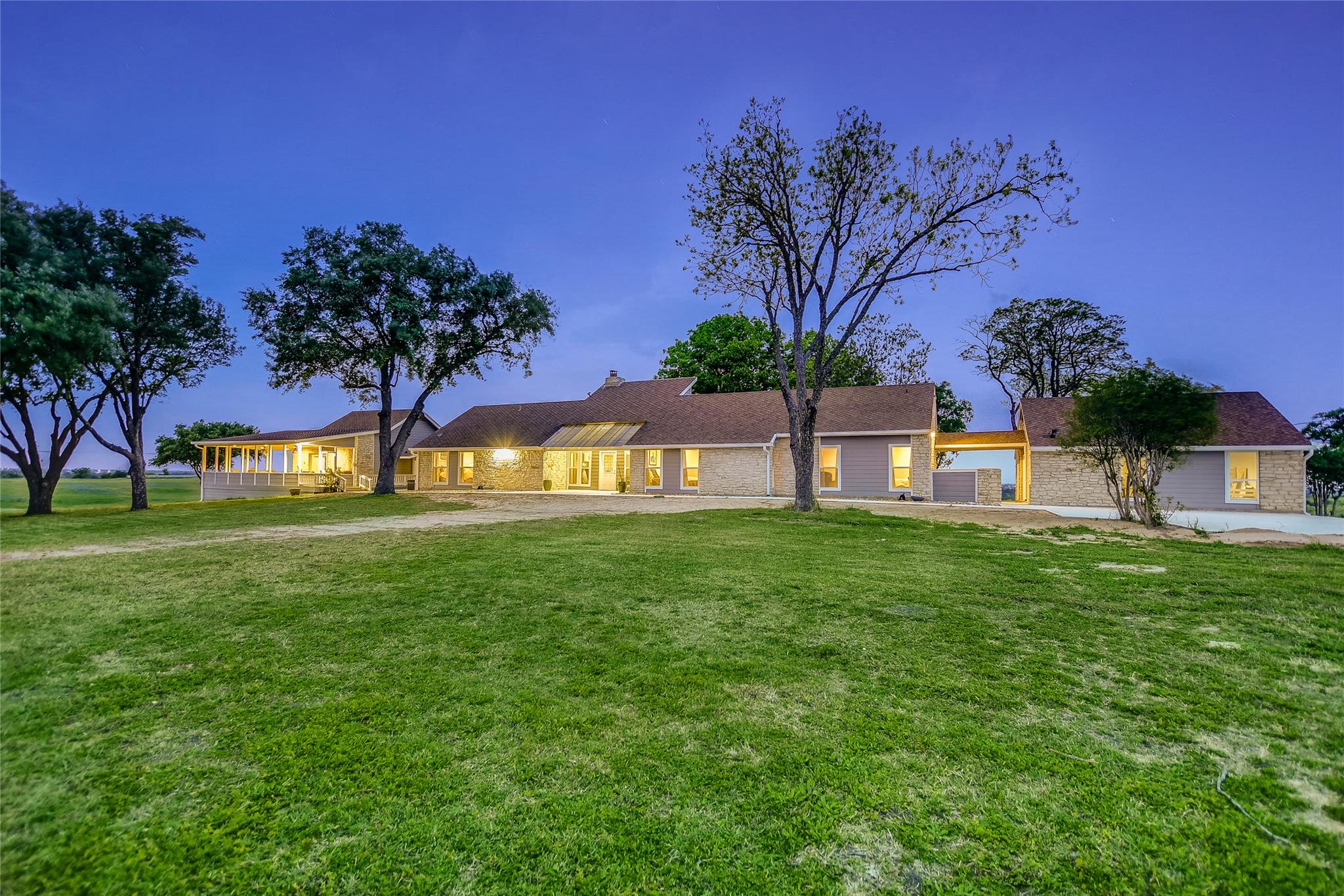 Ranch-style residence featuring stone and siding 