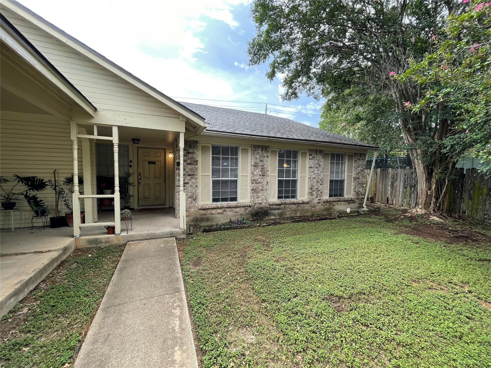 Listing photo 1 of 7603  Woodstone Cv  #B