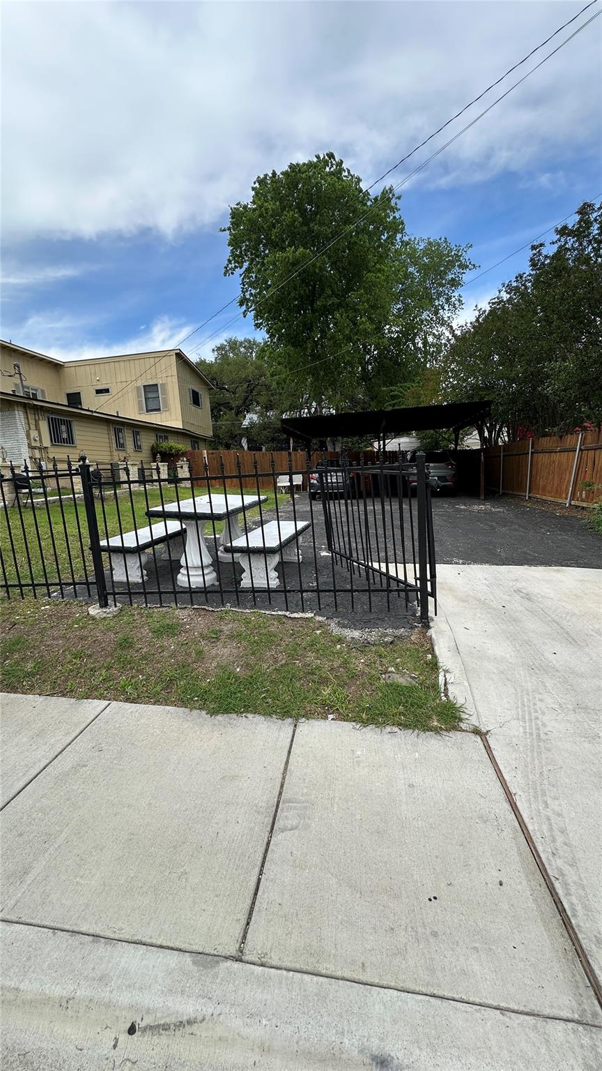 Listing photo 1 of 3116 E 12th St