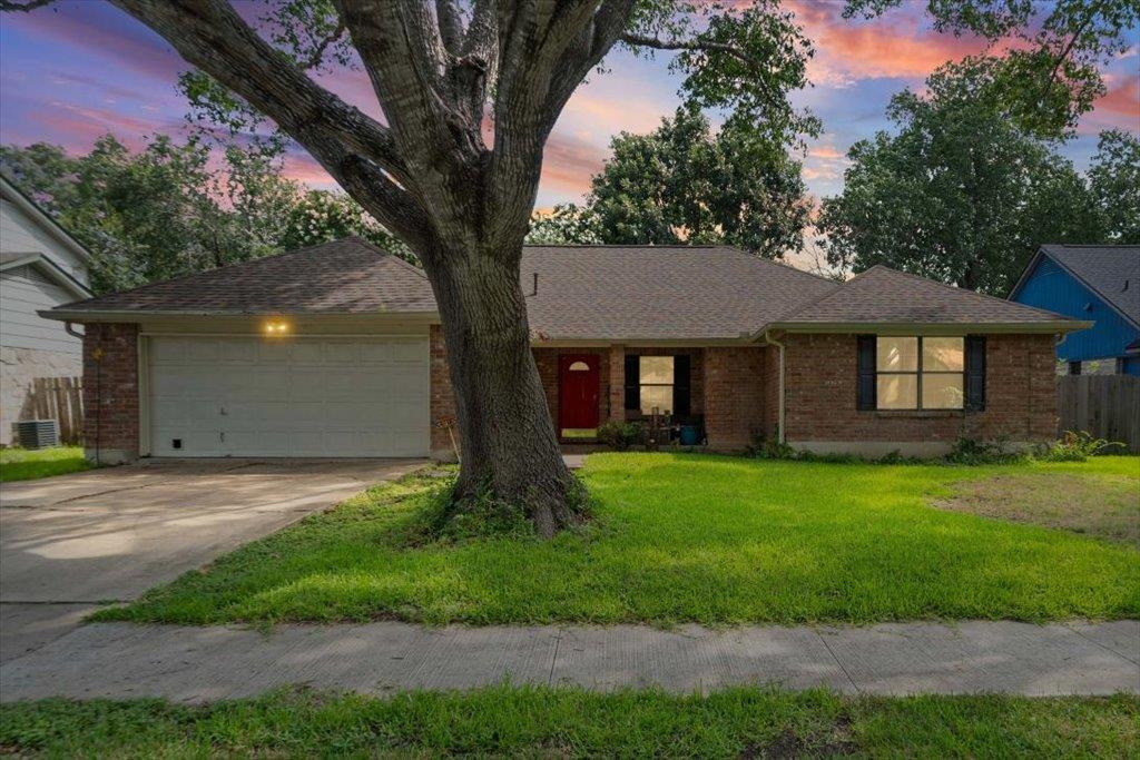 Listing photo 1 of 406  Willow Wood Dr