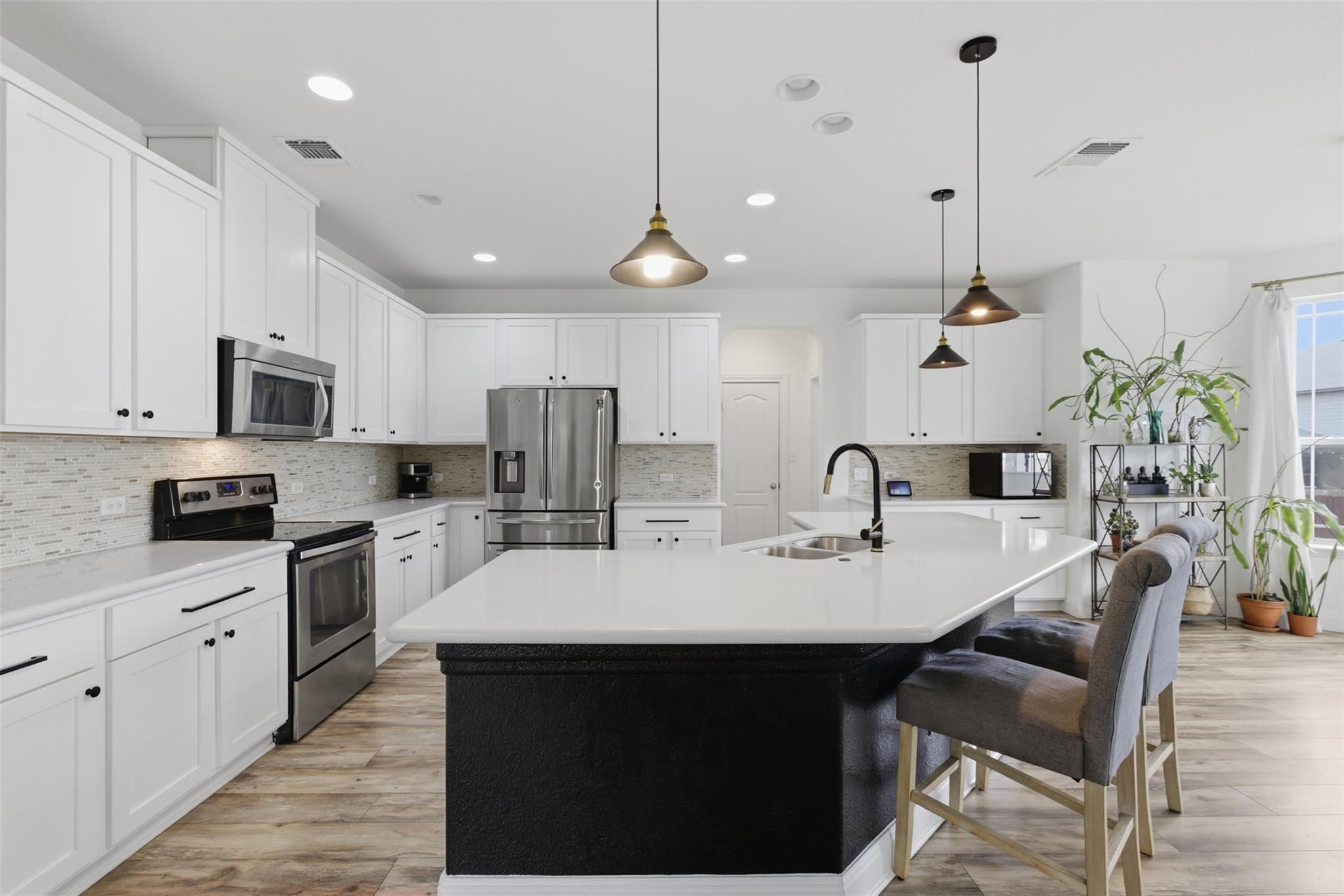 Listing photo 1 of 1417  Ignacia Dr