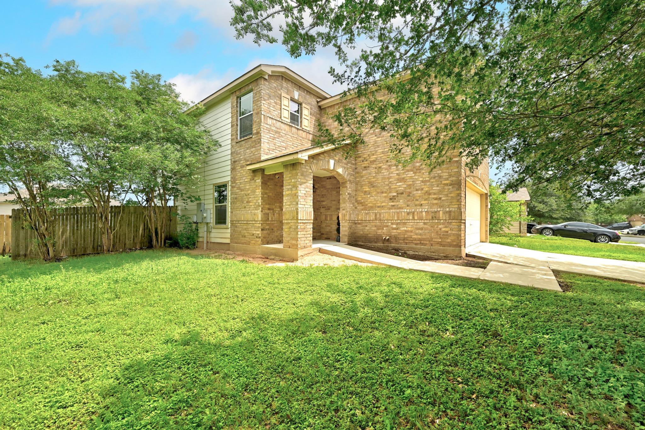 Listing photo 1 of 6800  Baythorne Dr
