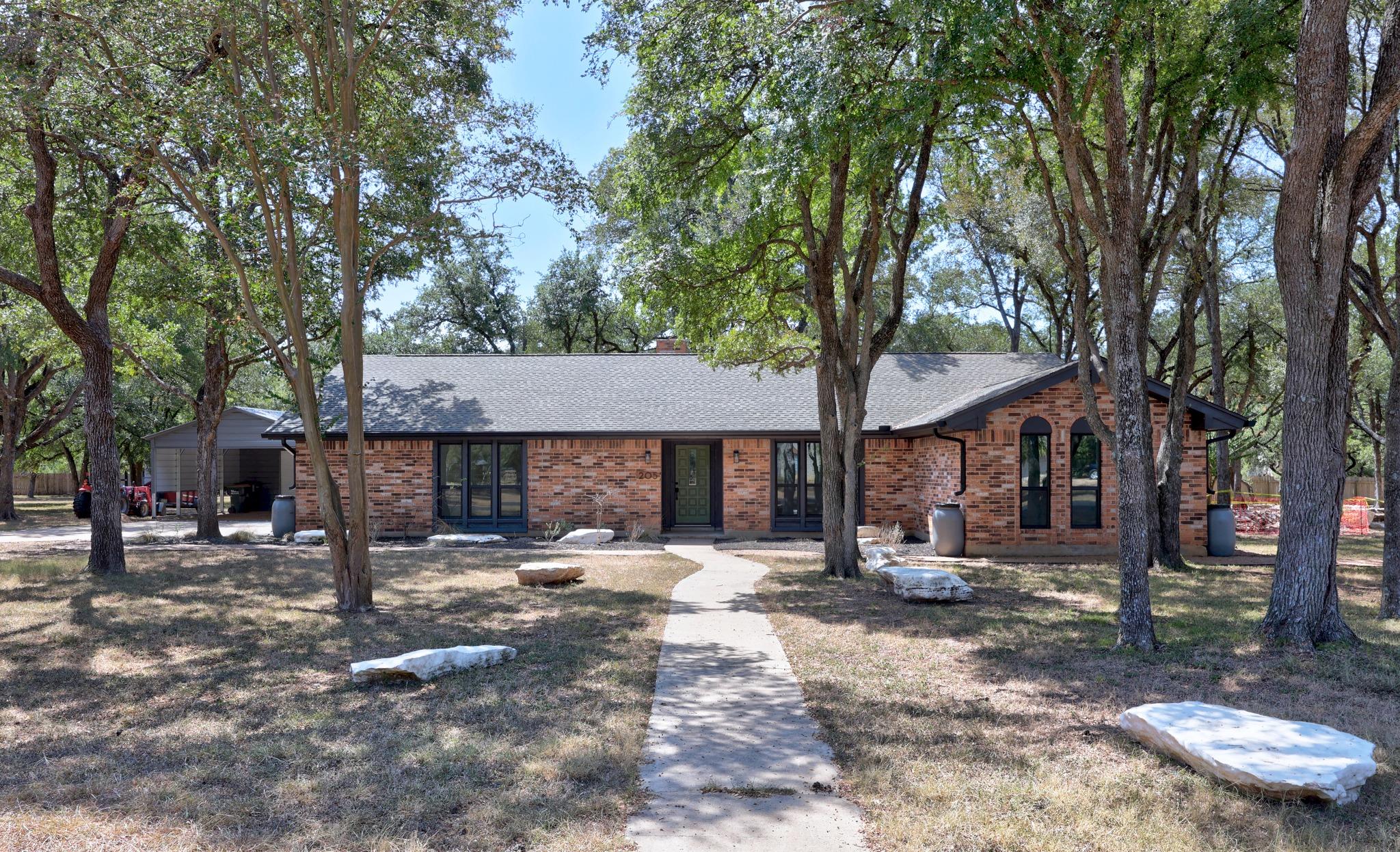 Listing photo 1 of 205  Bello Cir