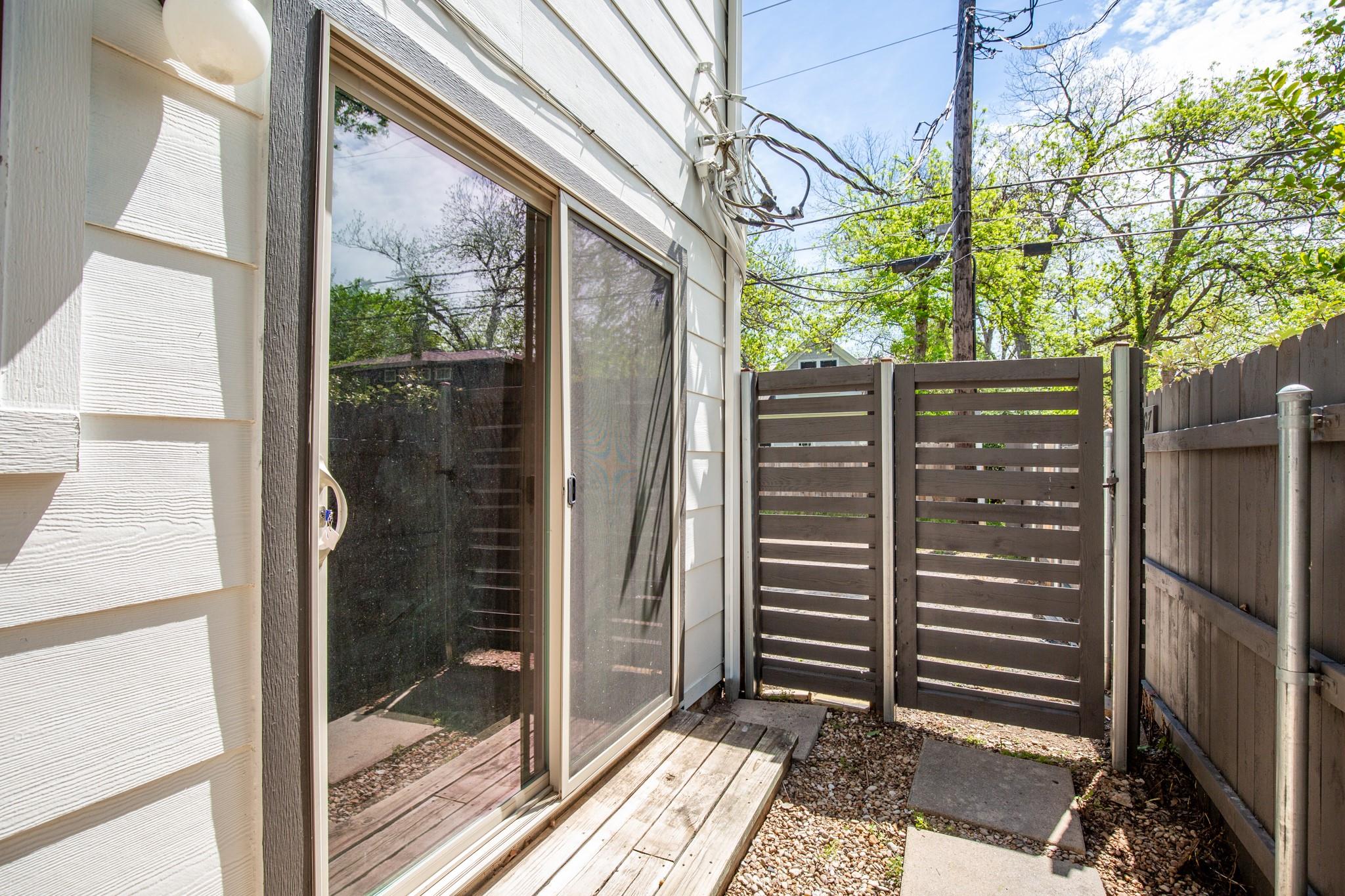 Listing photo 1 of 4205  Speedway Ave  #107