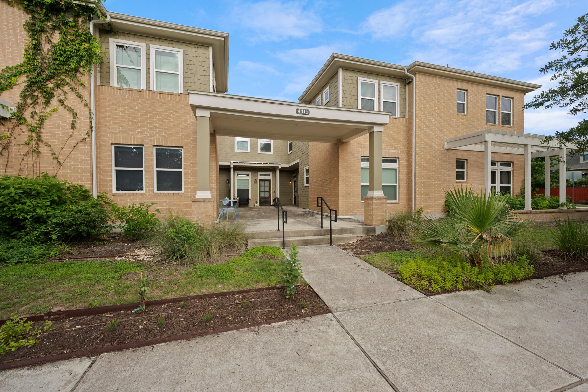Listing photo 1 of 4416  Berkman Dr  #B