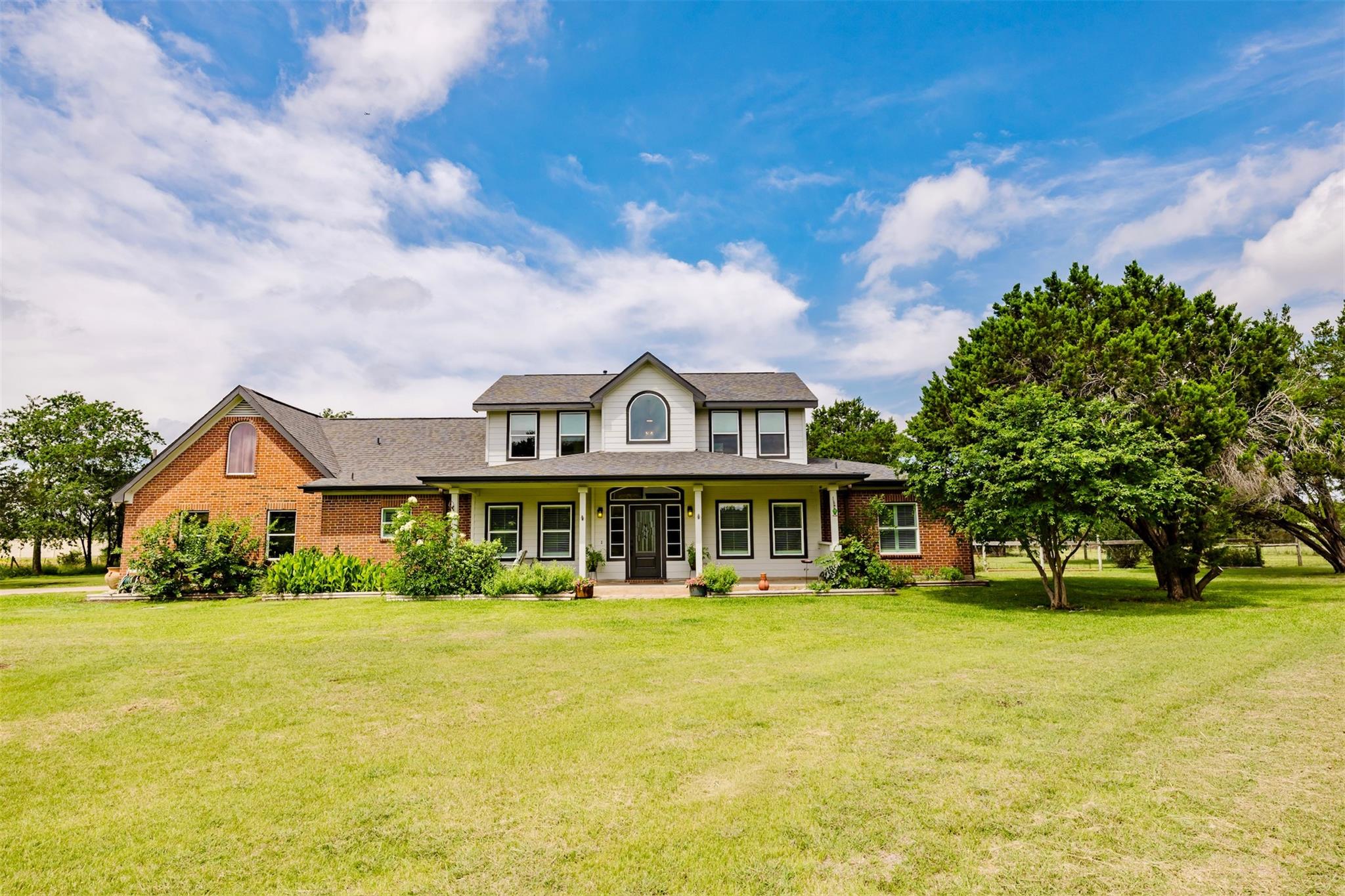 Listing photo 1 of 121  Lakewood Trl