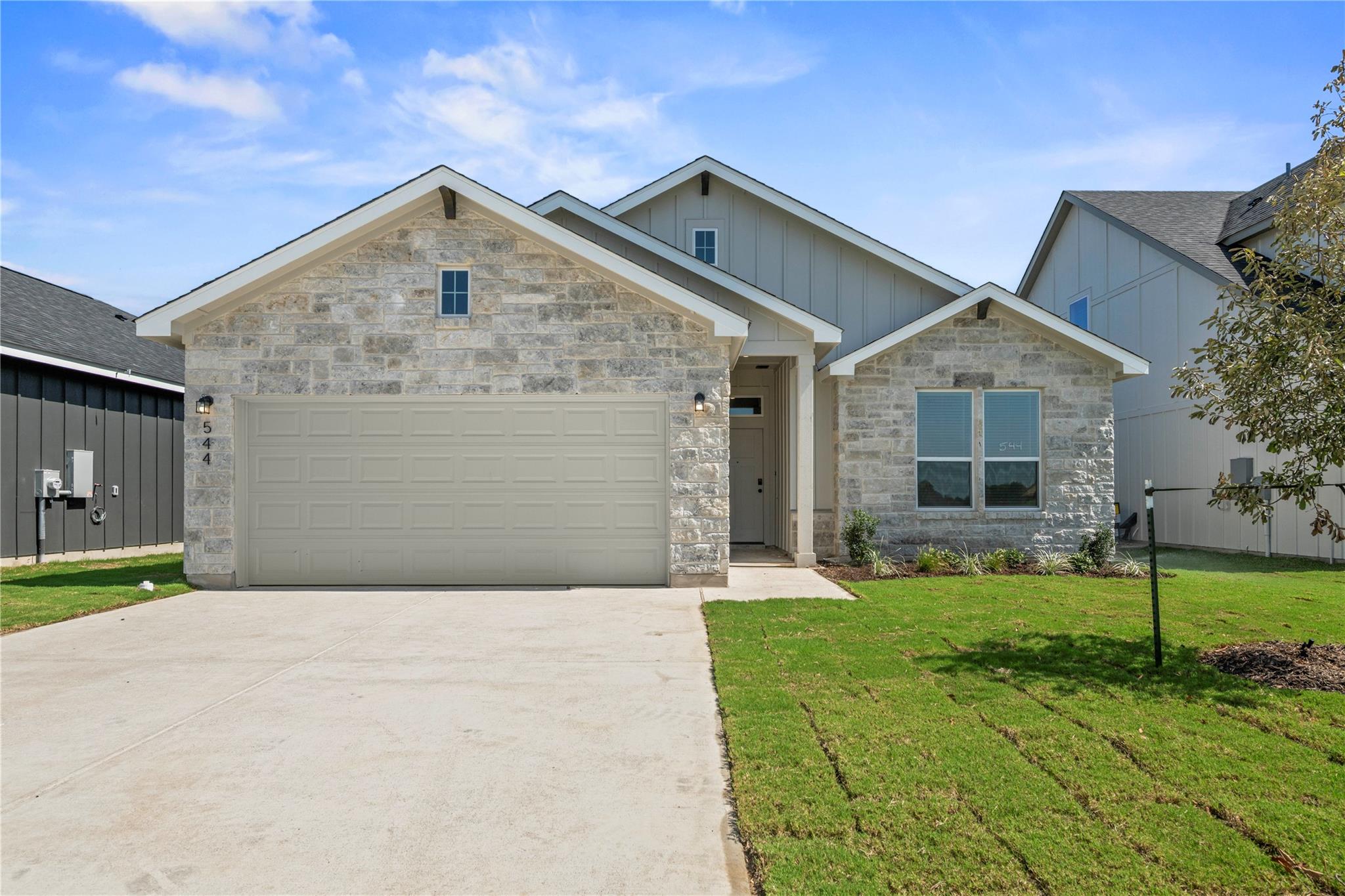 Listing photo 1 of 544  Gus Loop