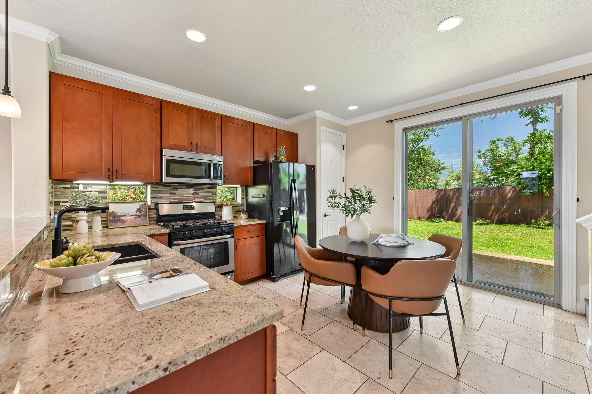 Listing photo 1 of 1185  Springdale Rd