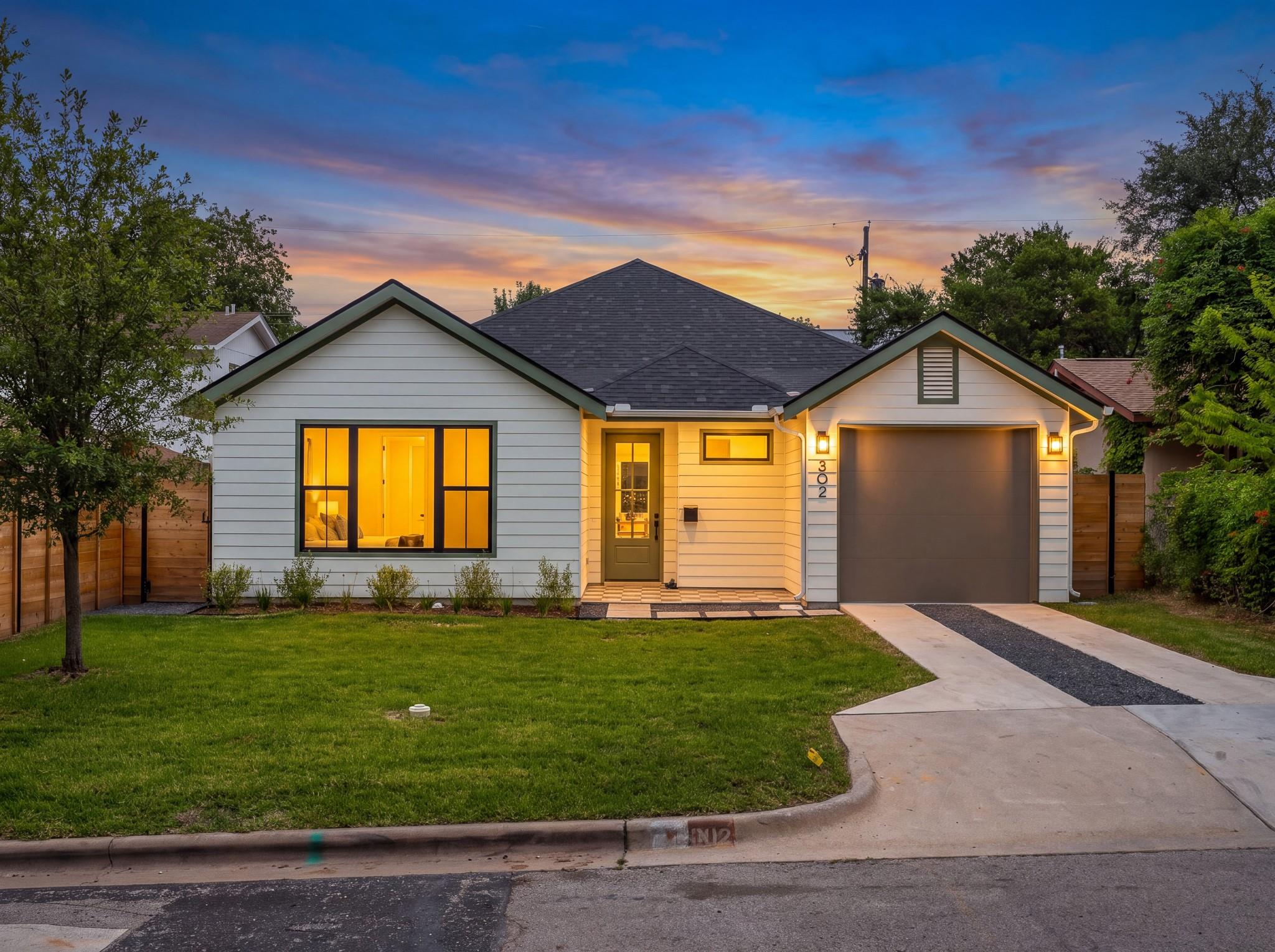 Listing photo 1 of 302  El Paso St
