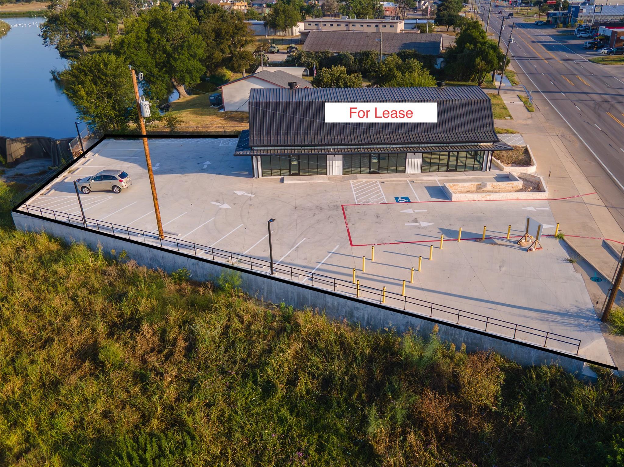 Listing photo 1 of 1425 N Main St