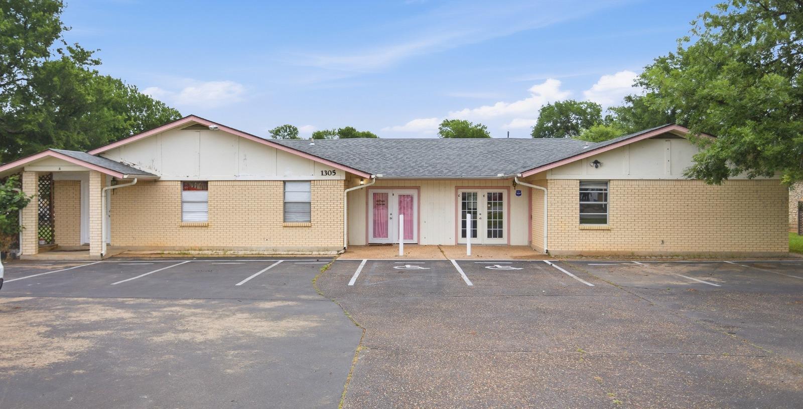 Single-story commercial building featuring a bric
