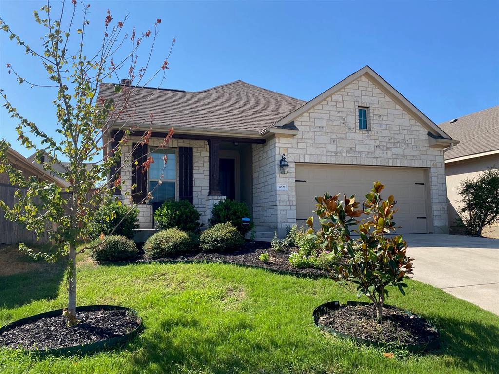 Listing photo 1 of 5021  Pearl Crescent Ln
