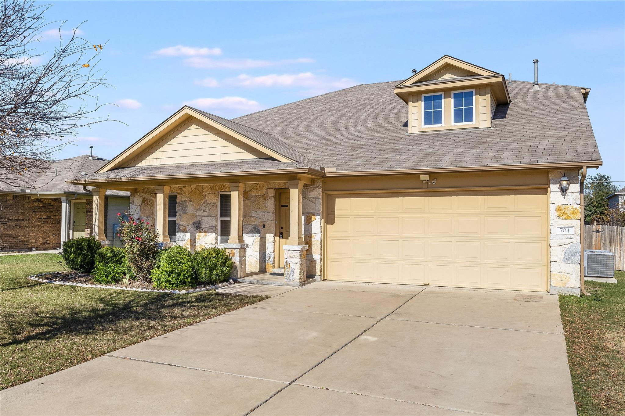 Listing photo 1 of 704  Mitchell Dr
