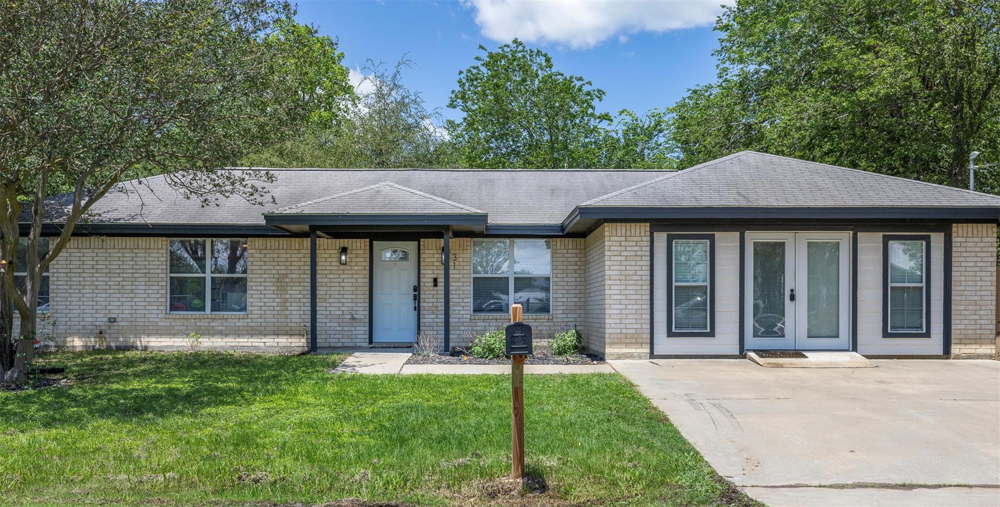 312  Holcombe Dr 매물 사진 1