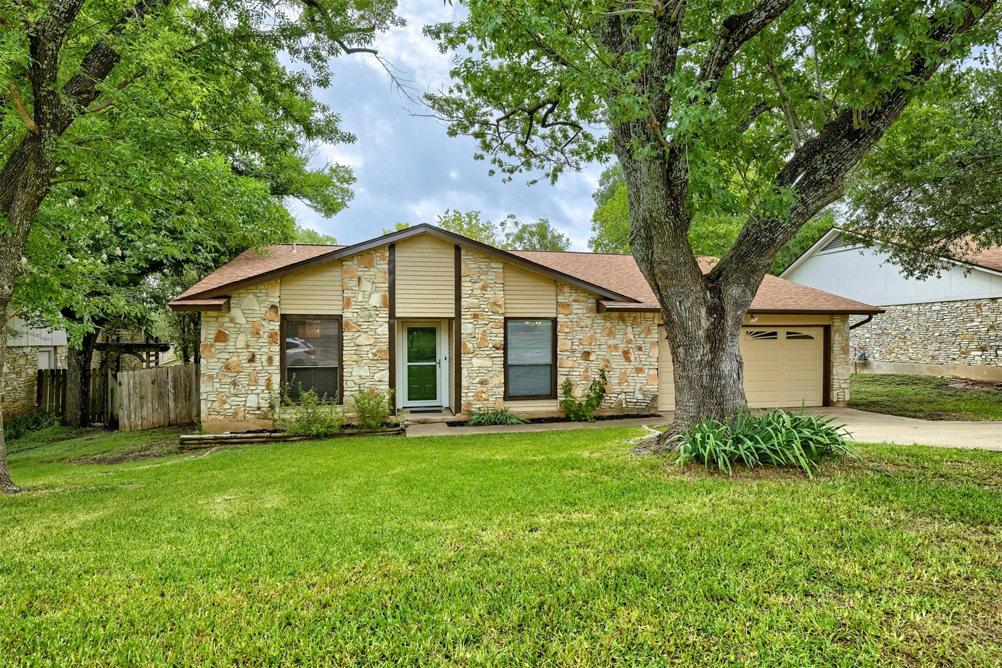 Listing photo 1 of 8601  Danville Dr