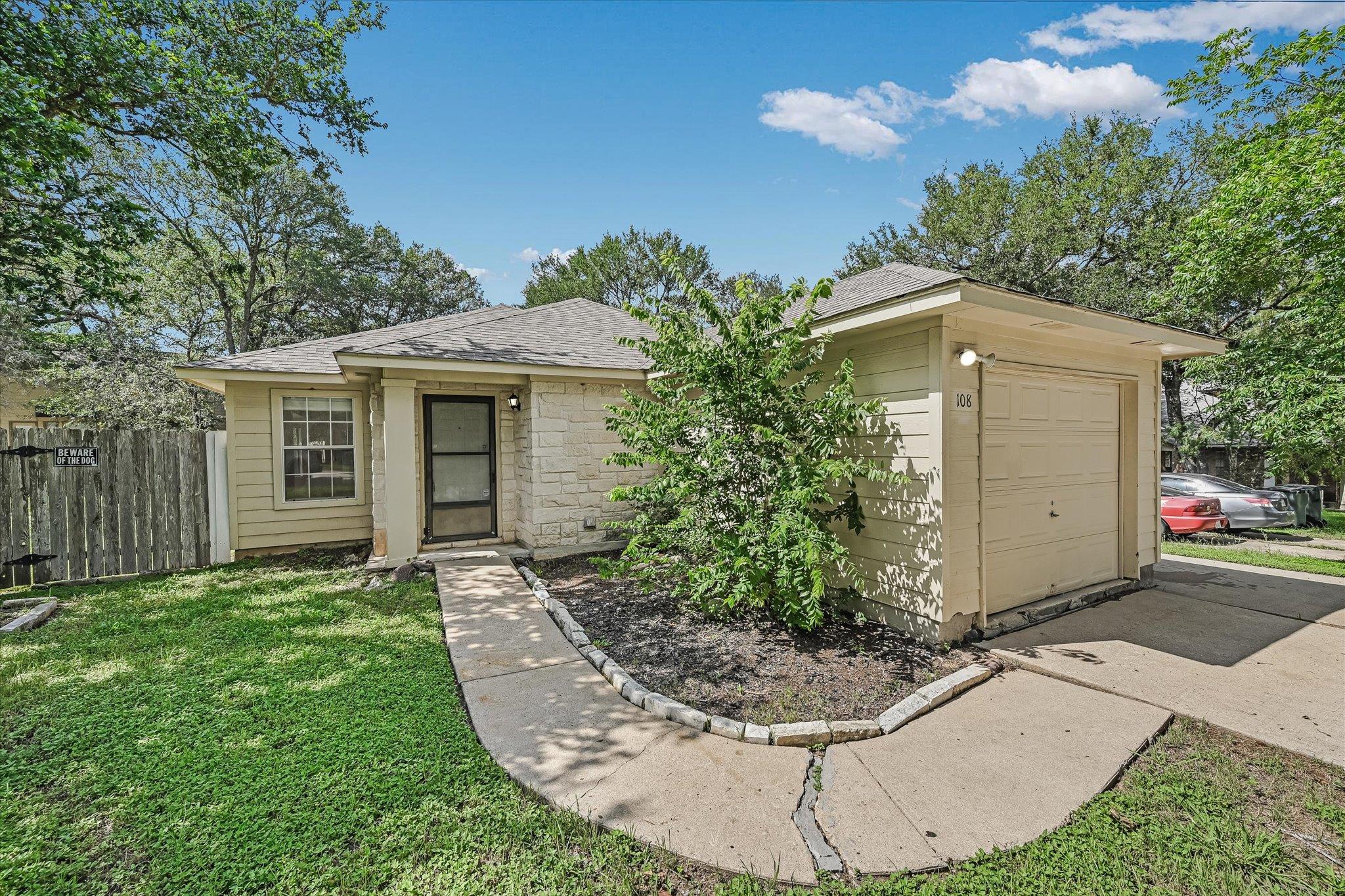 Listing photo 1 of 108 N Mockingbird Cir