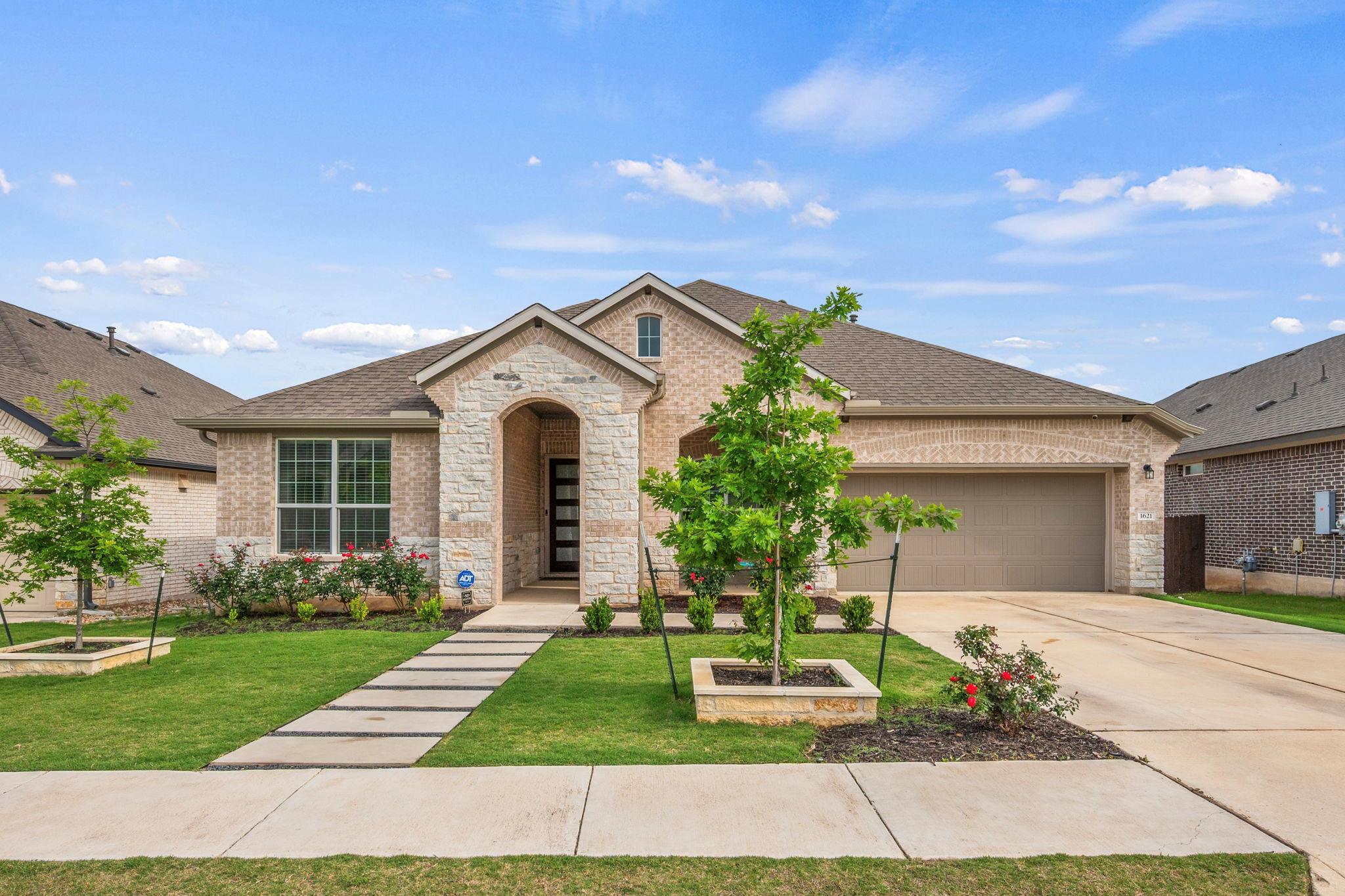Listing photo 1 of 1621  Weavers Bnd