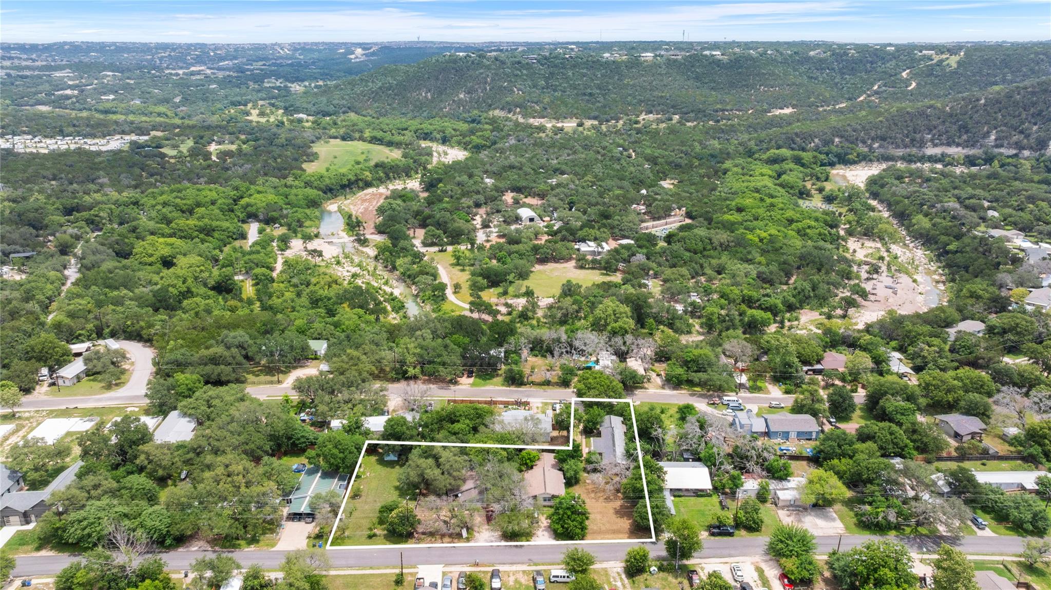 Ảnh nhà đang rao bán 1 của 11608  Travis St