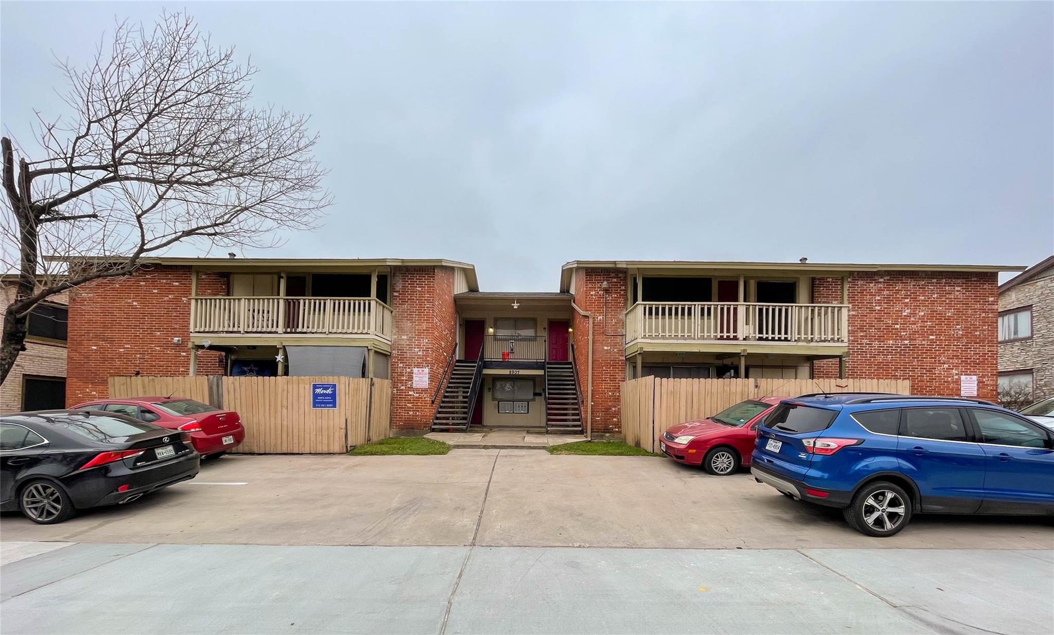 Listing photo 1 of 8907  Parkfield Dr  #204