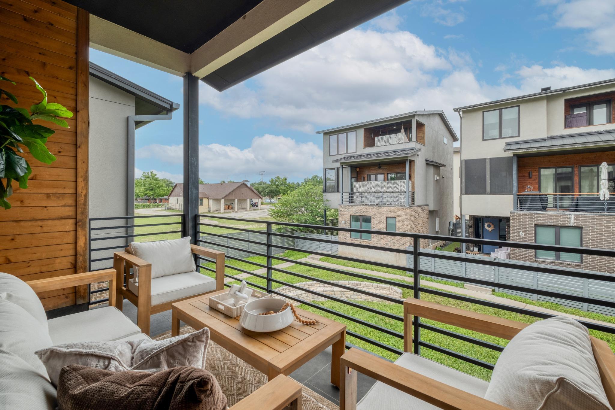 Listing photo 1 of 5002 E Pecan Springs Rd  #7