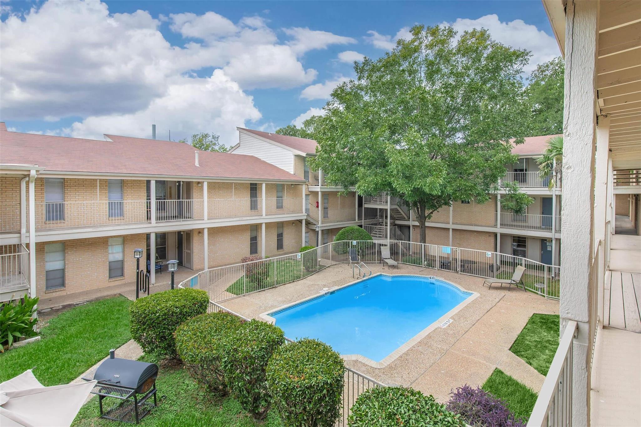 6008 N Lamar Blvd  #111 的房源照片，第 1 张