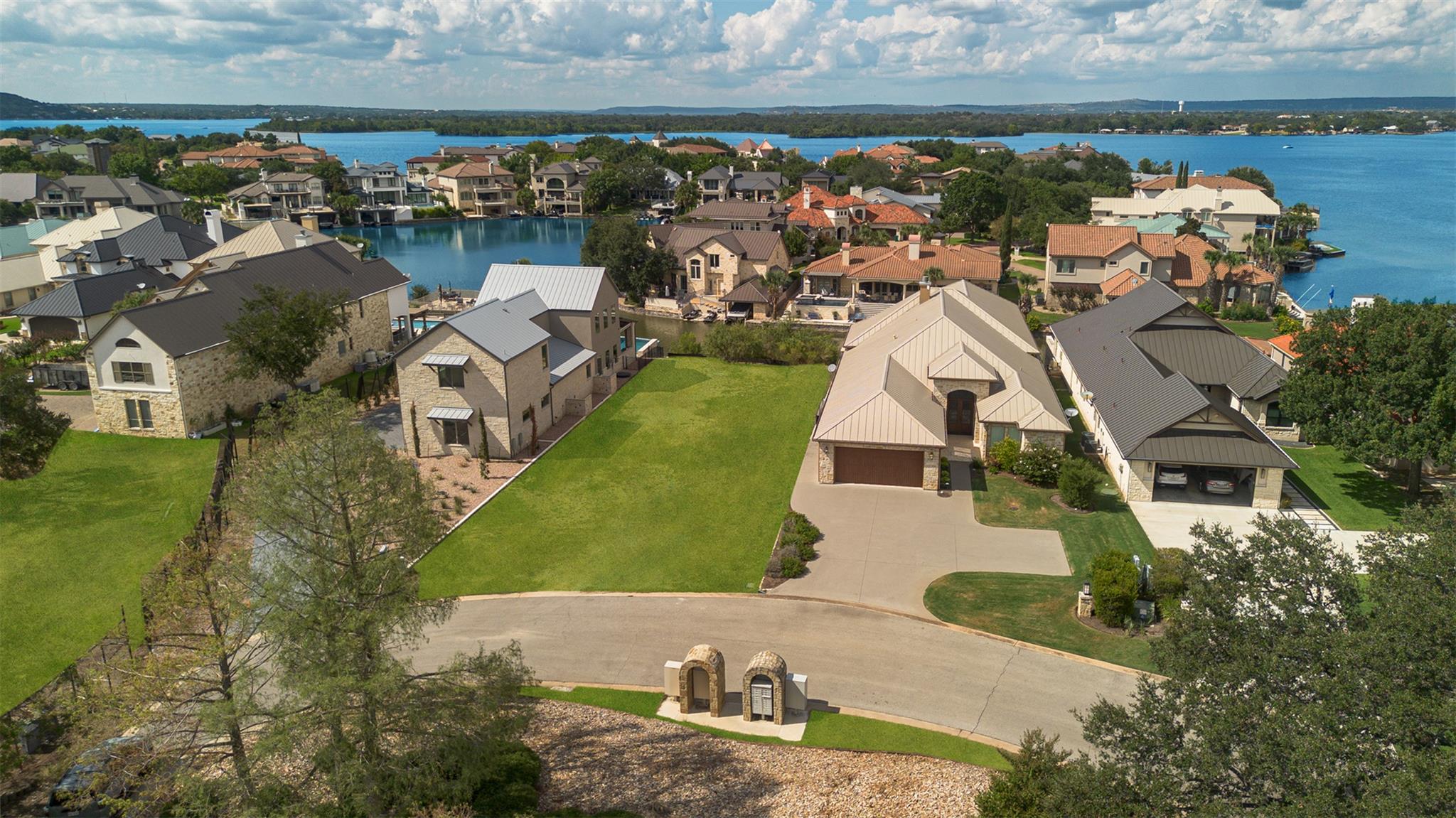 Listing photo 1 of 100  Wennmohs Pl