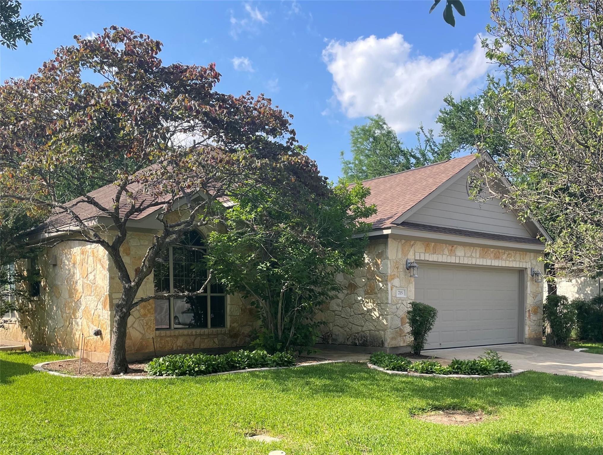 Listing photo 1 of 715  Enchanted Rock Trl