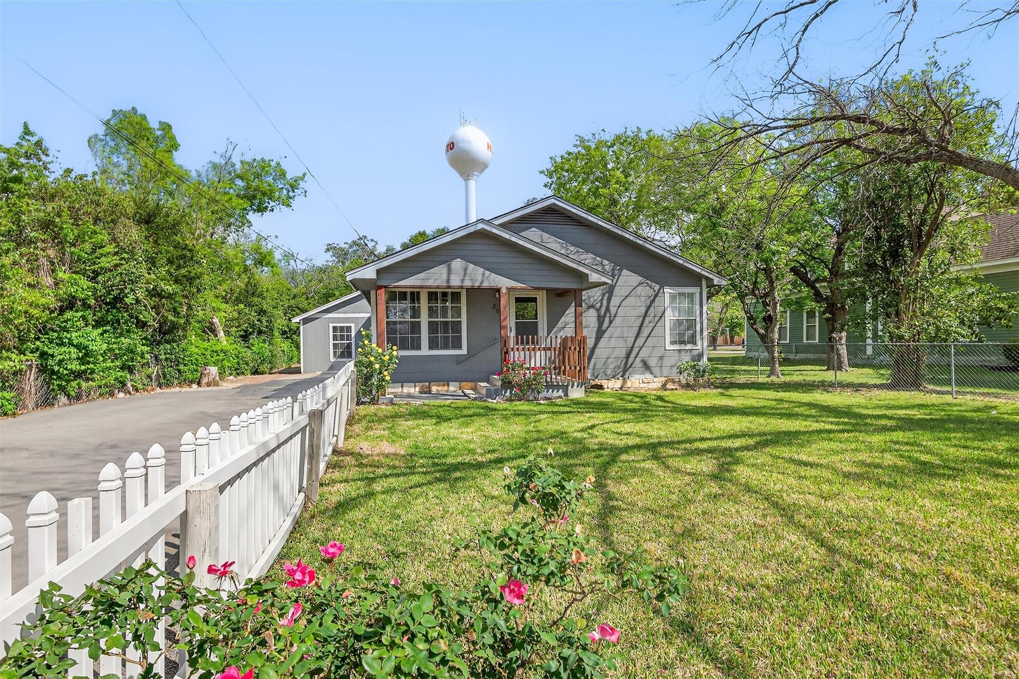 Listing photo 1 of 204  Taylor St
