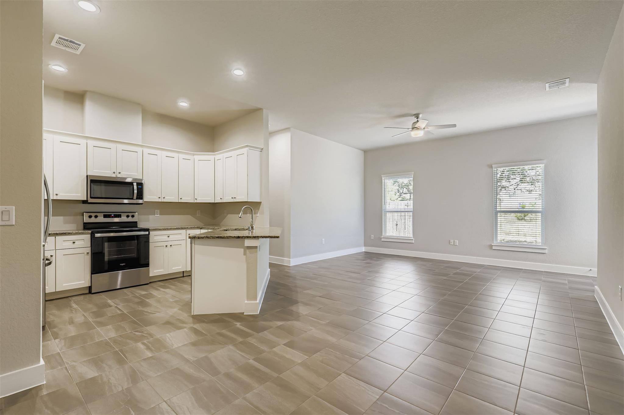 Listing photo 1 of 2500  American Dr  #B