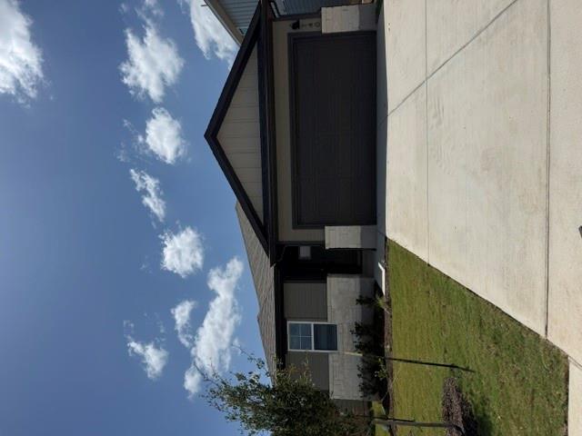 Listing photo 1 of 140  Woodbrook Dr