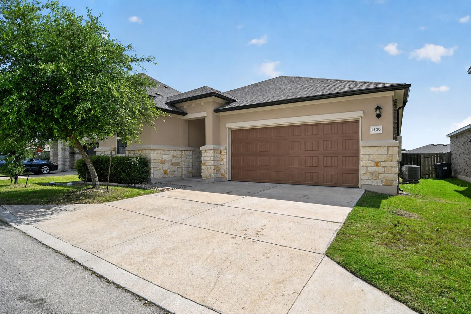 Listing photo 1 of 1209  Natchez Trl  #99