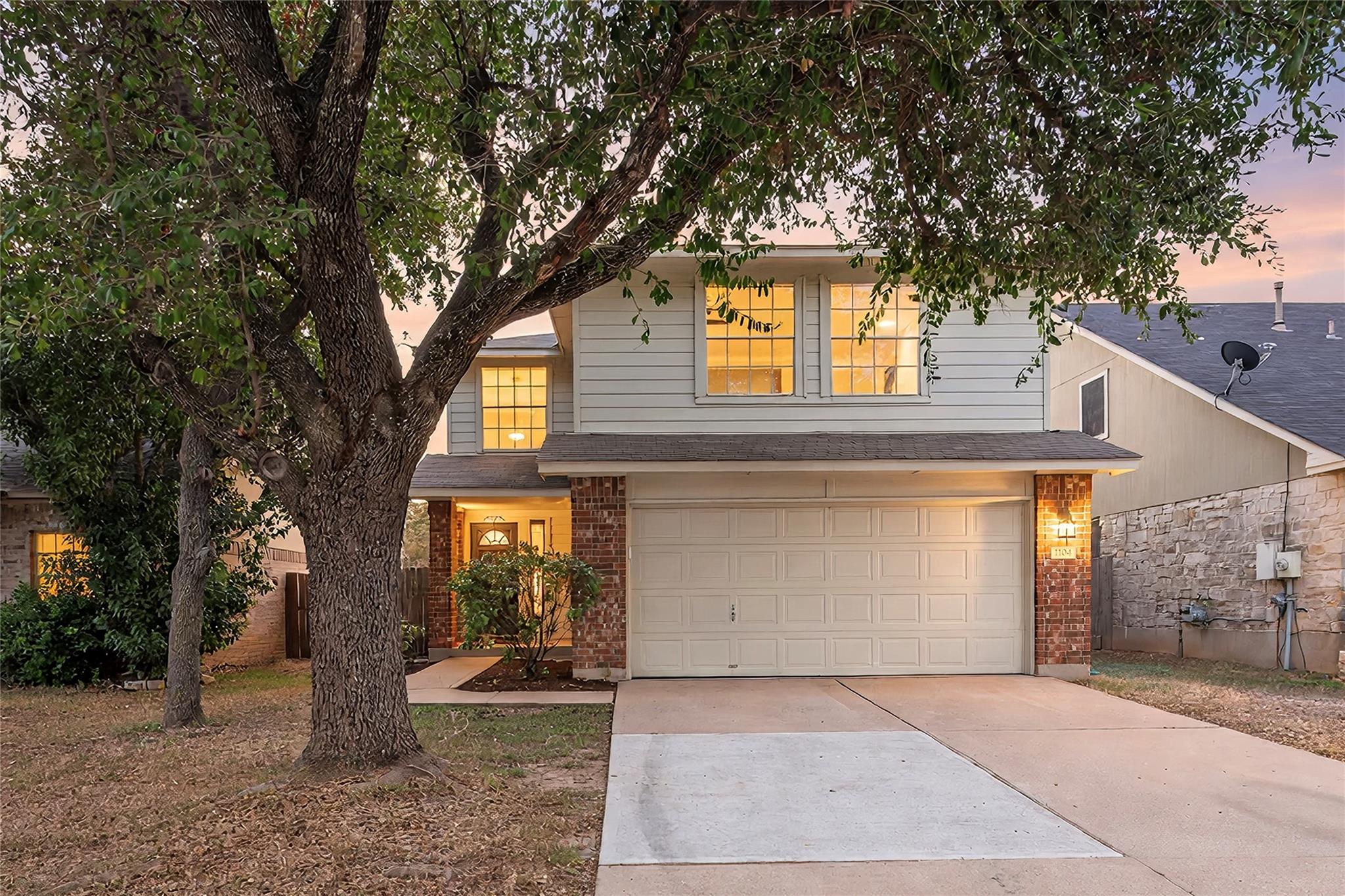 Listing photo 1 of 1104  Miss Kimberlys Ln