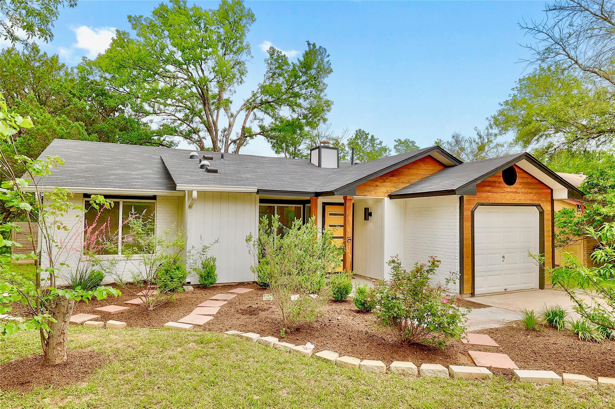 Listing photo 1 of 7609  Crystalbrook Dr W