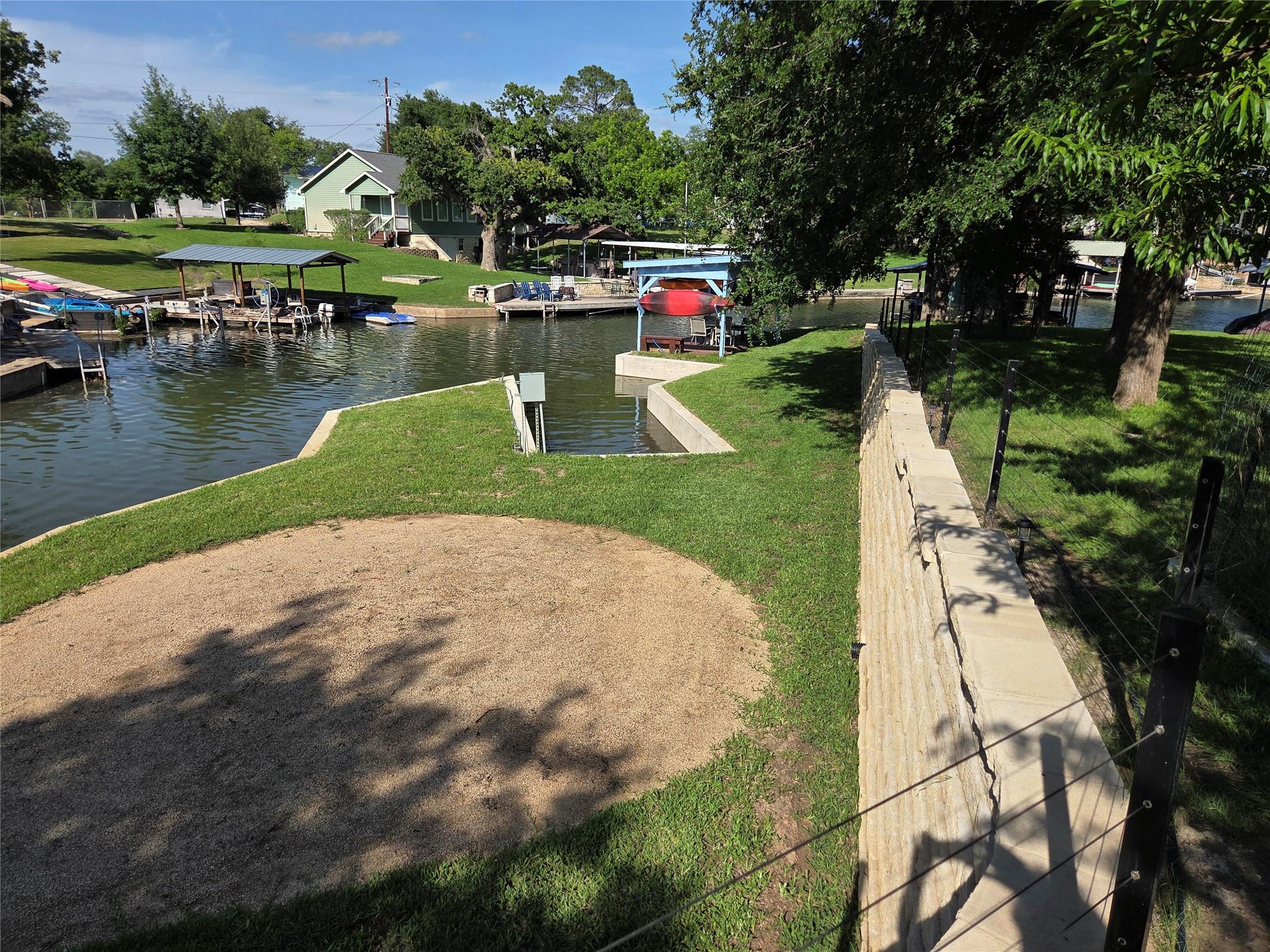 Listing photo 1 of 203 W Lakeshore Dr