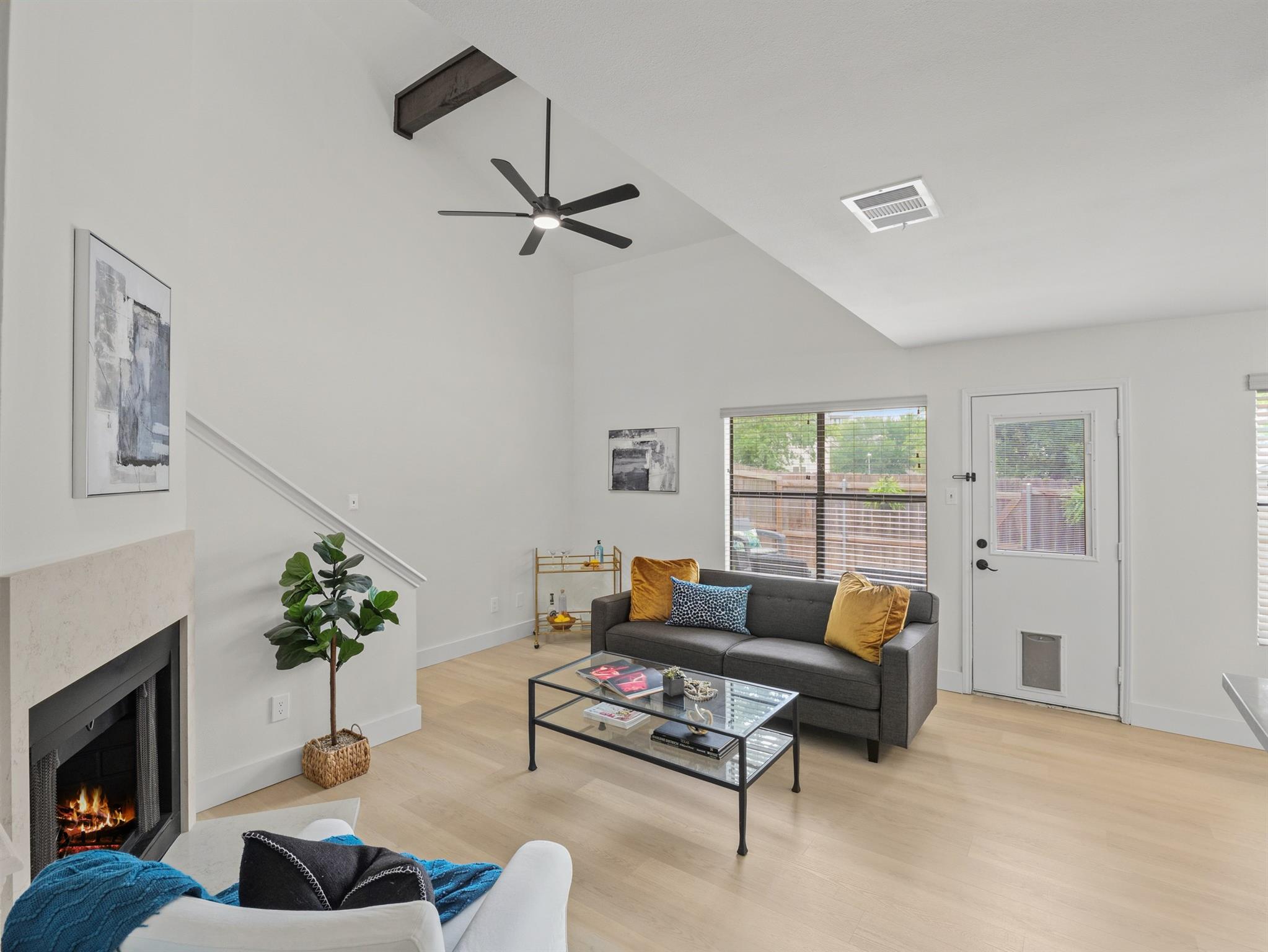 Listing photo 1 of 512  Eberhart Ln  #1003