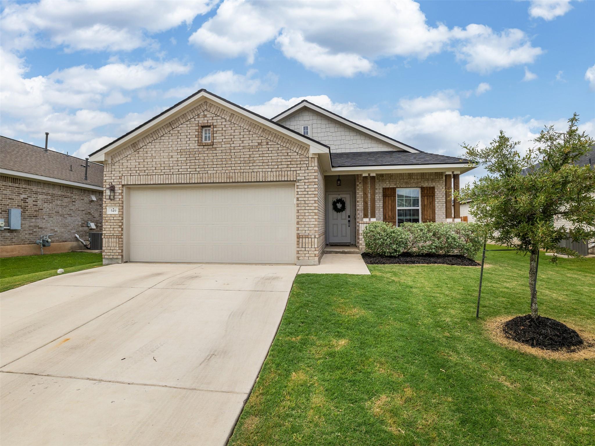 Listing photo 1 of 549  Warlander Way