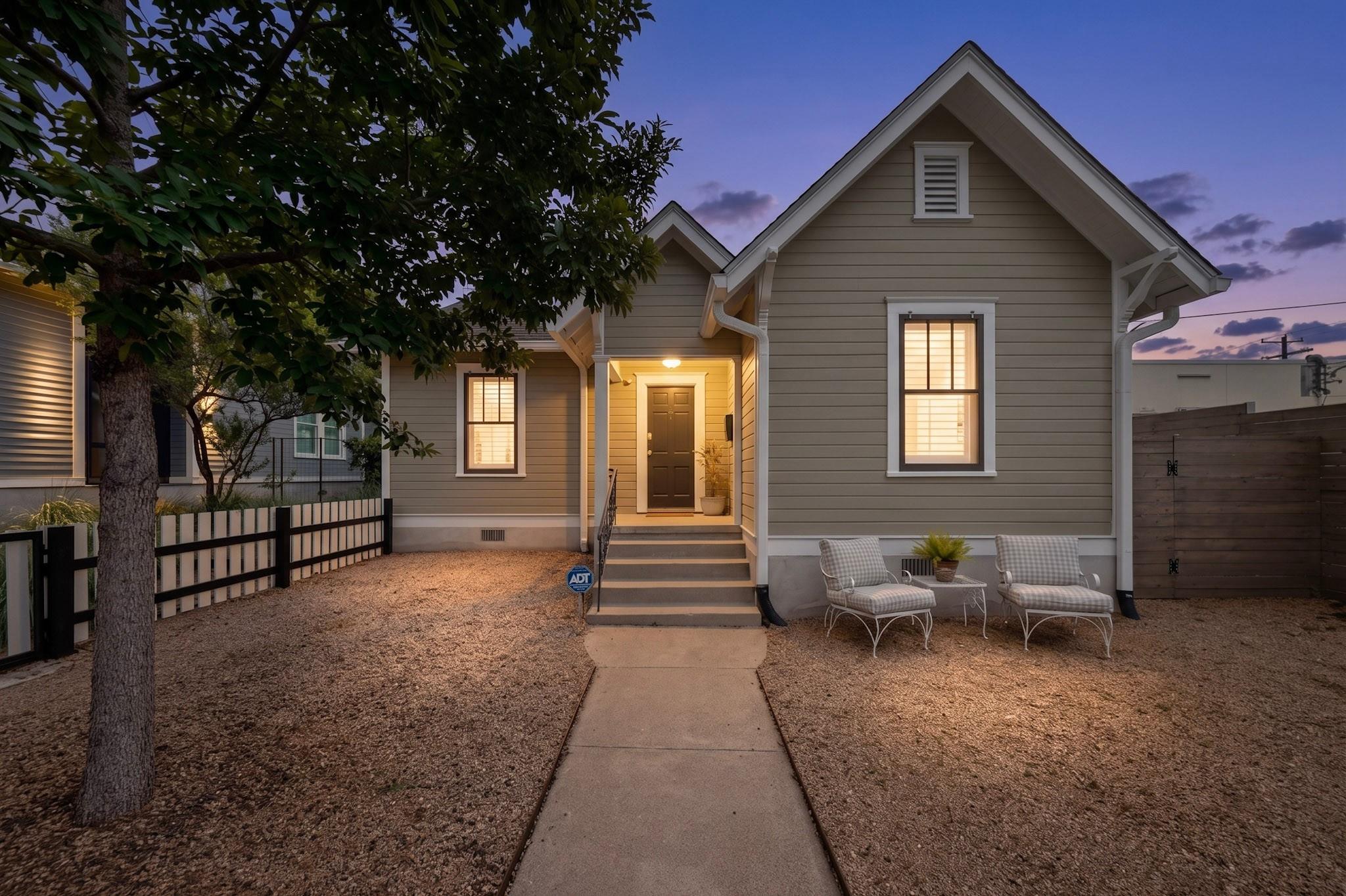 Listing photo 1 of 2905  Rio Grande St