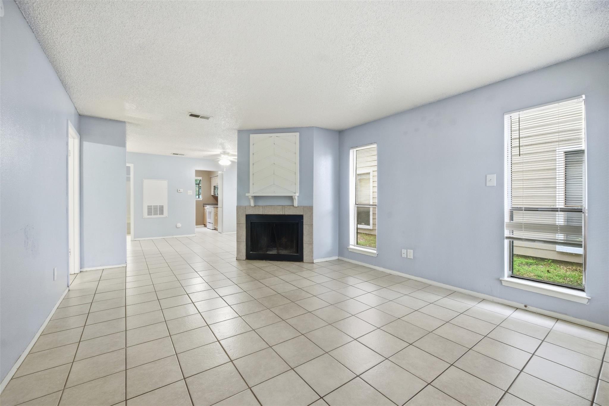 Listing photo 1 of 2009 W Loop None  #A