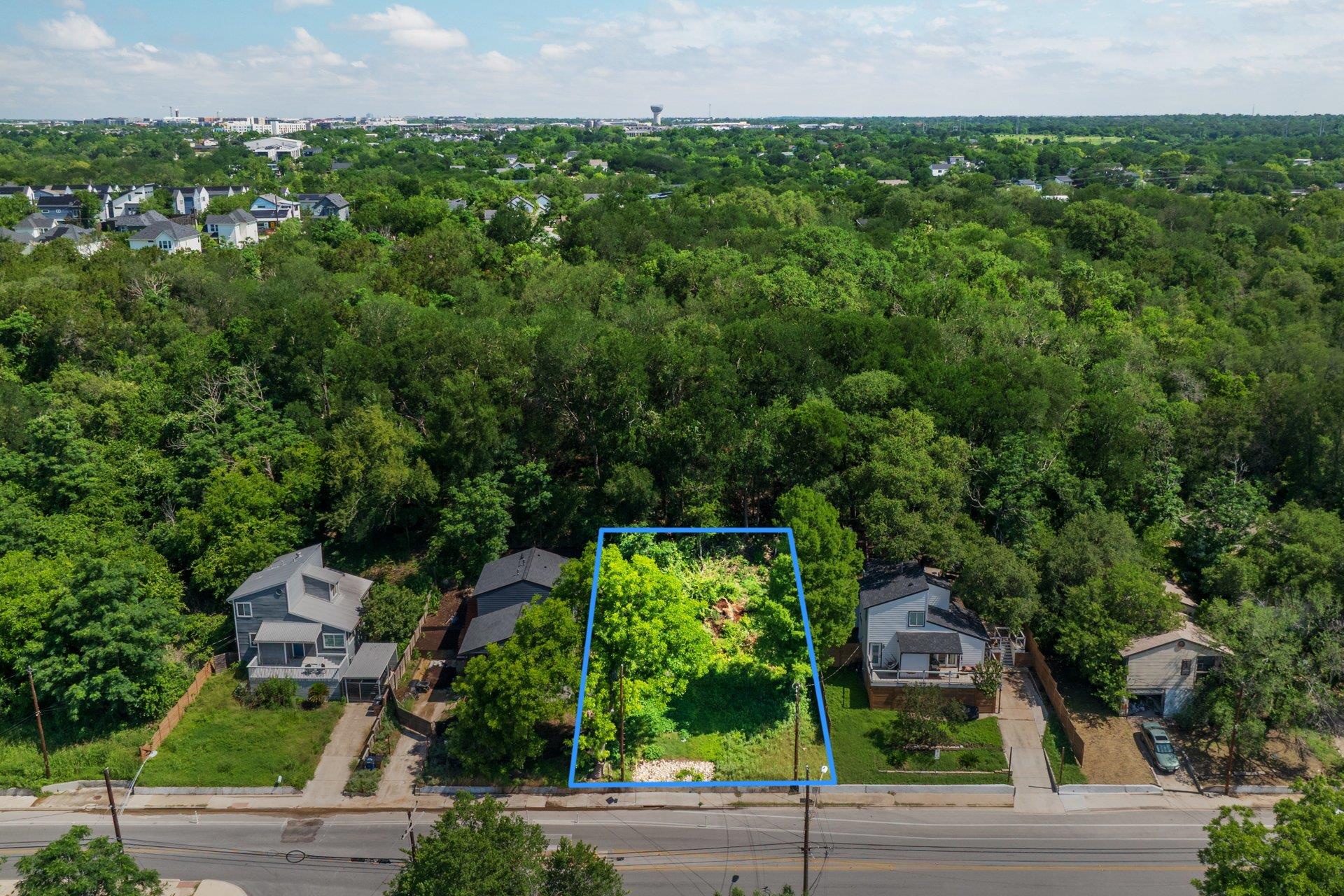 Listing photo 1 of 3600  Oak Springs Dr