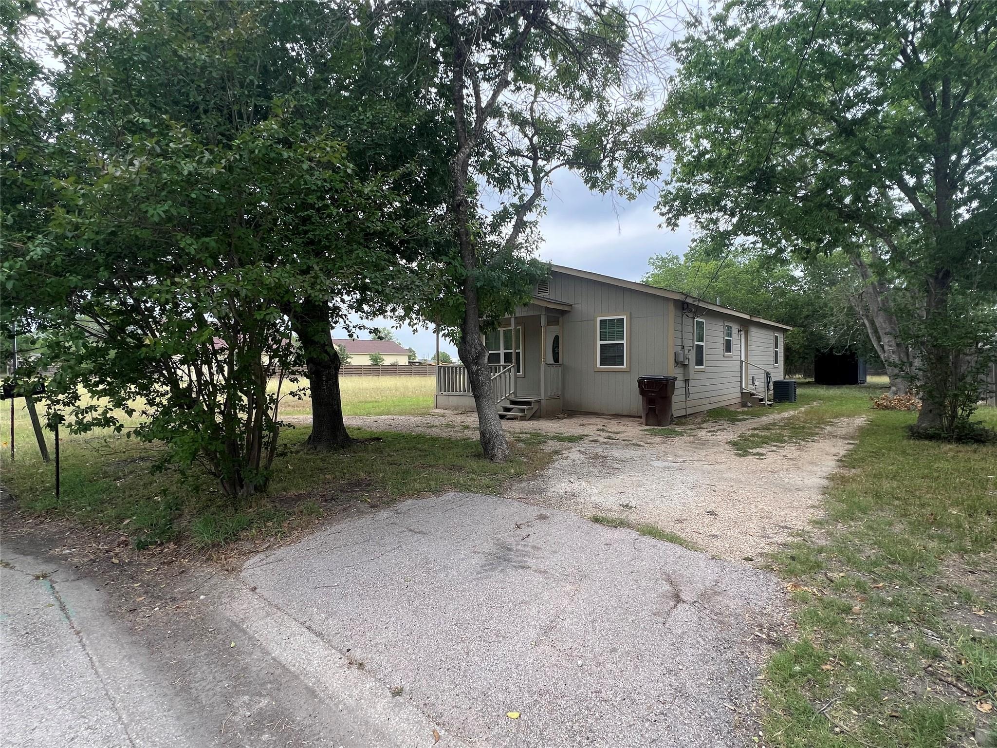 Listing photo 1 of 1310  Torres St