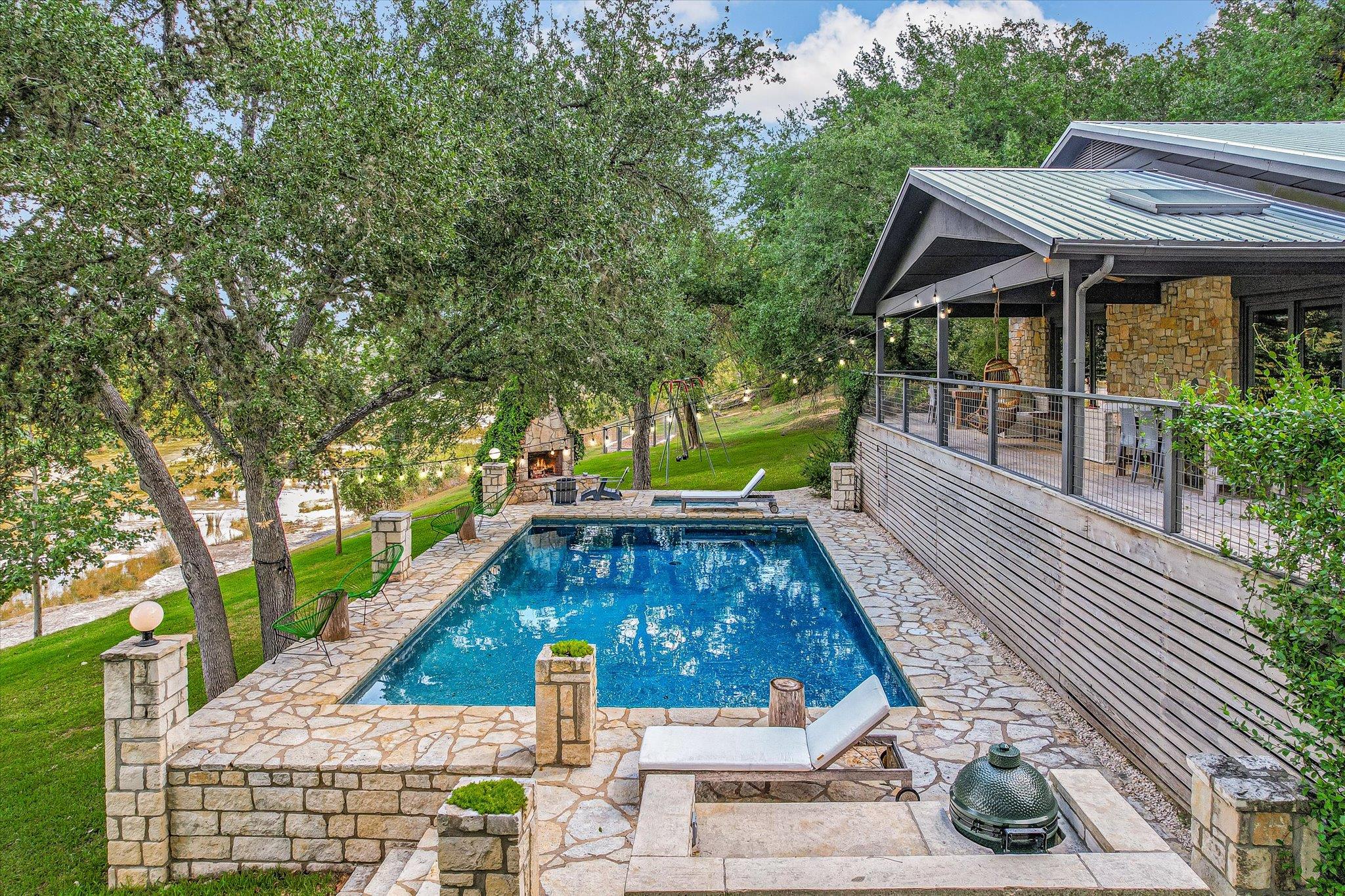 Listing photo 1 of 1121  Hidden Valley Rd