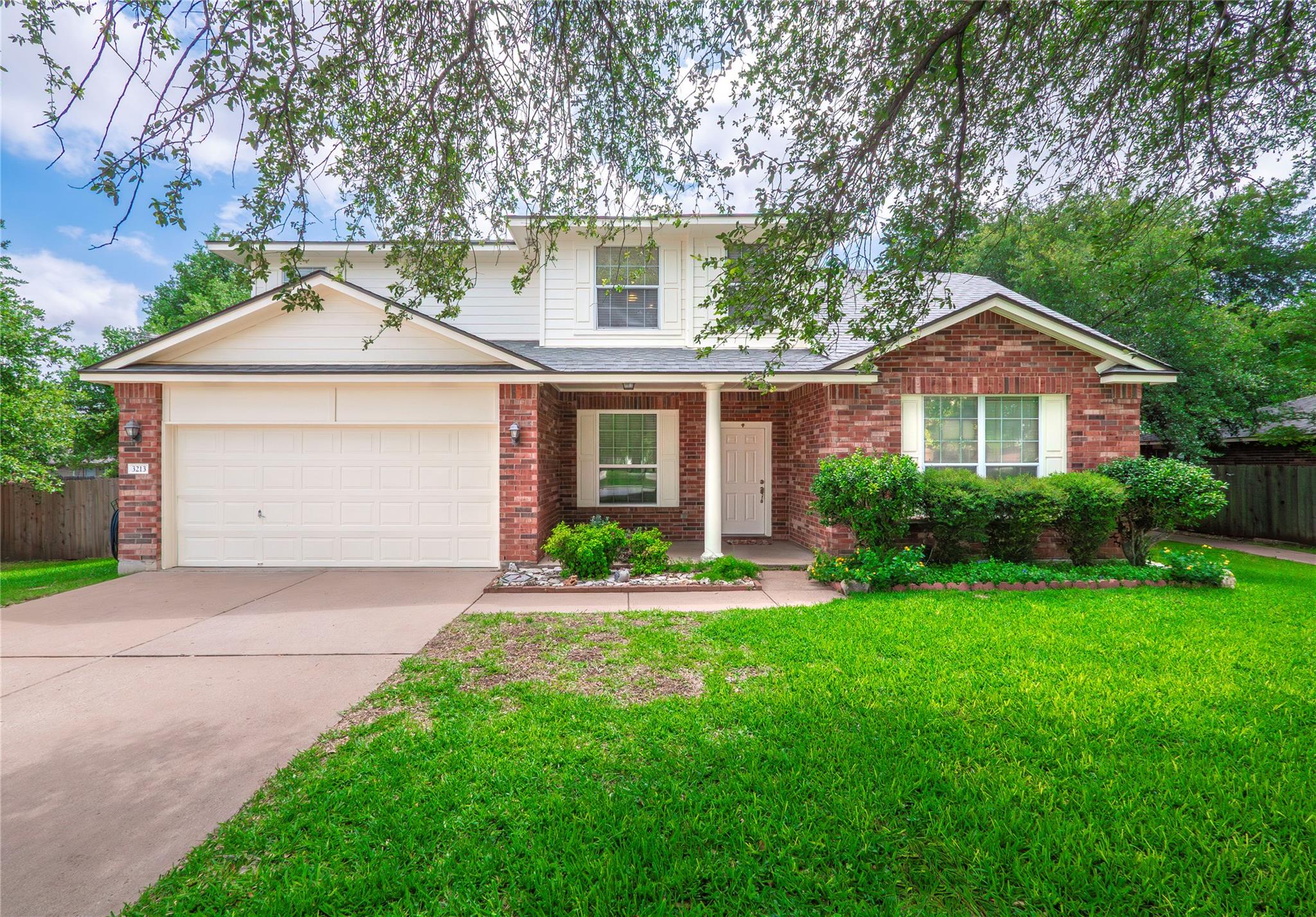 Listing photo 1 of 3213  Foothills Trl