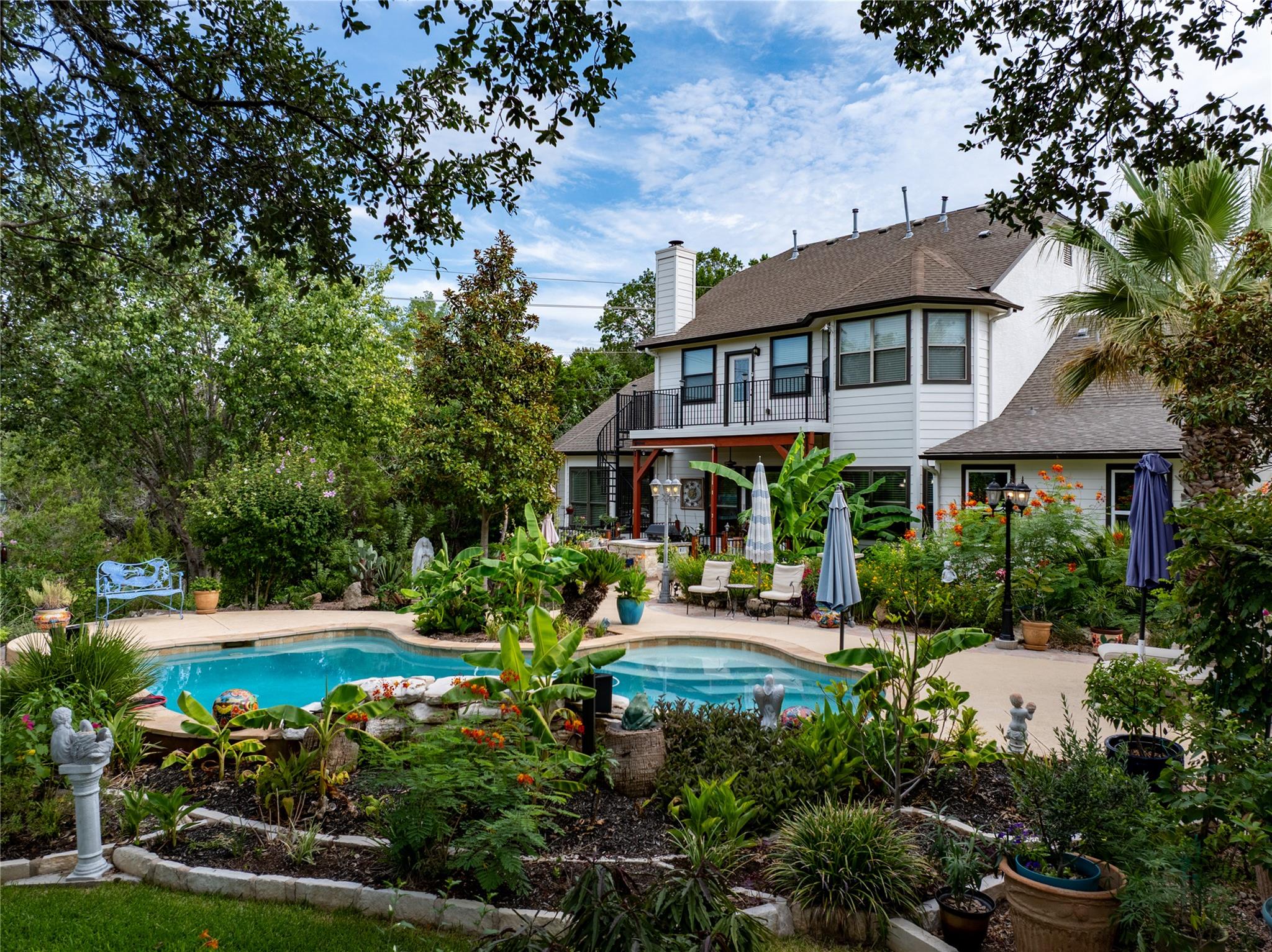 Listing photo 1 of 13306  Montview Dr