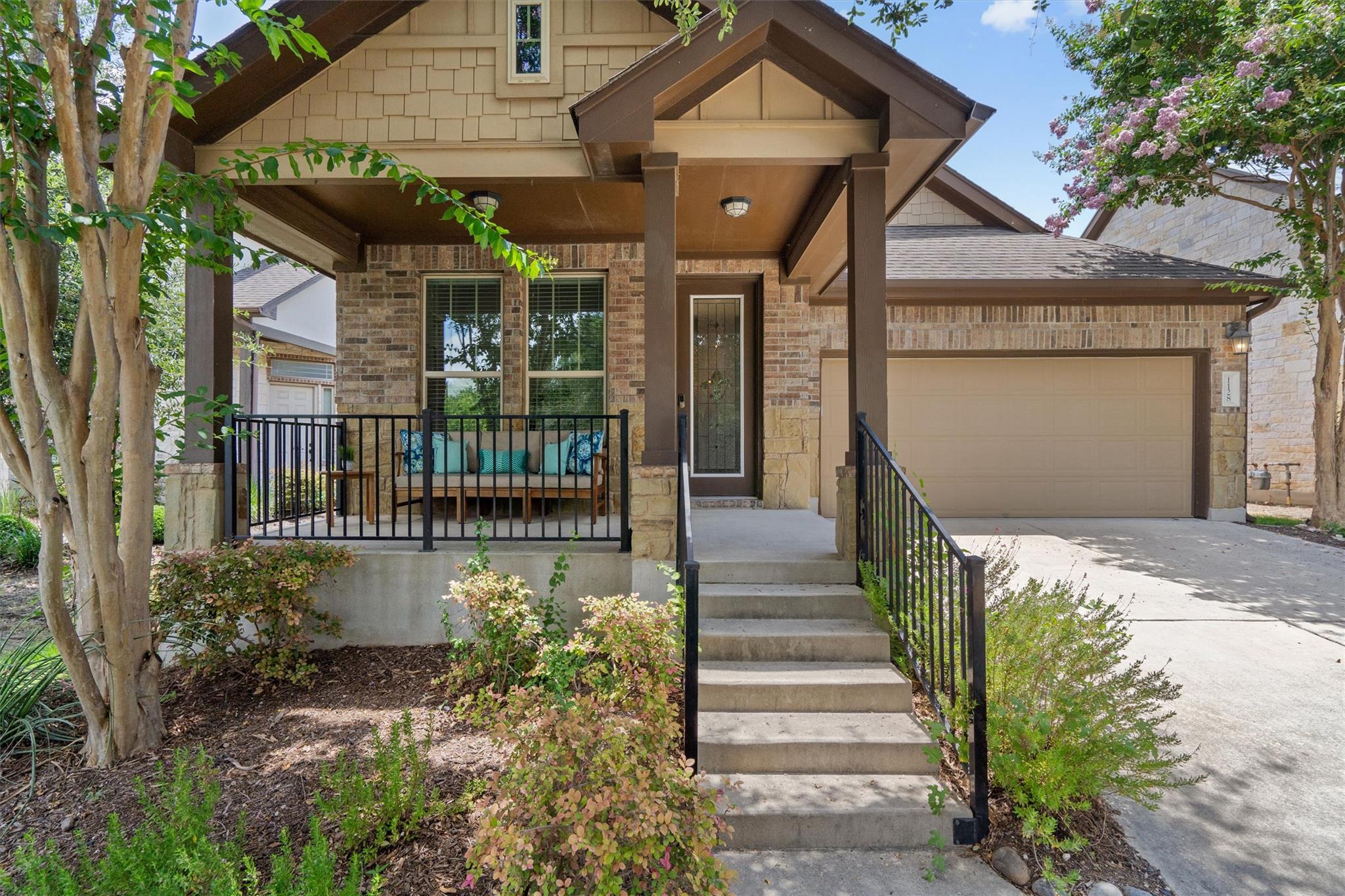 Listing photo 1 of 1128  Clearwing Cir