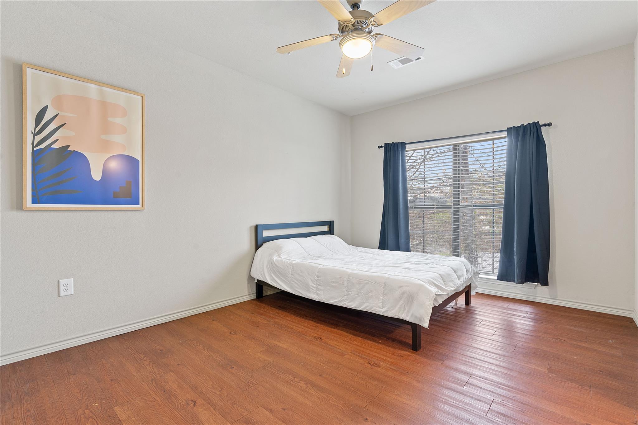 Listing photo 1 of 5117 N Lamar Blvd  #100