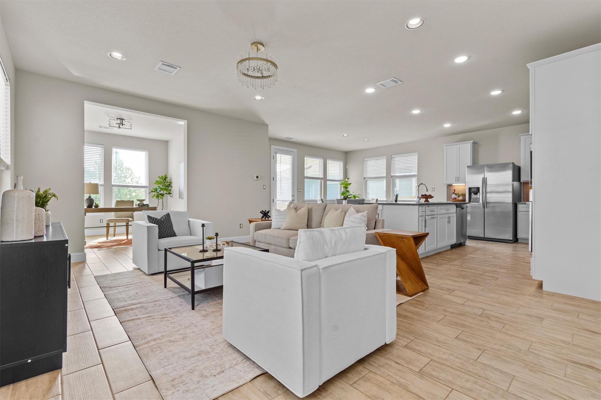 Listing photo 1 of 124  Oakstone Dr