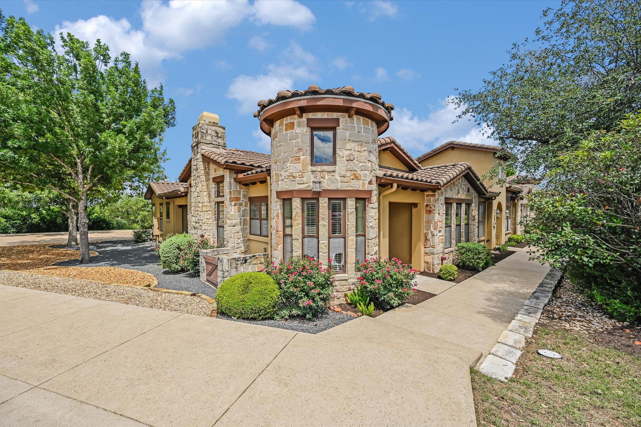 Listing photo 1 of 103  Rivalto Cir  #1