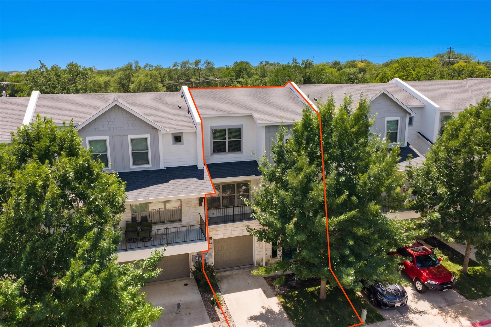 Listing photo 1 of 208  Birch Oak Ln