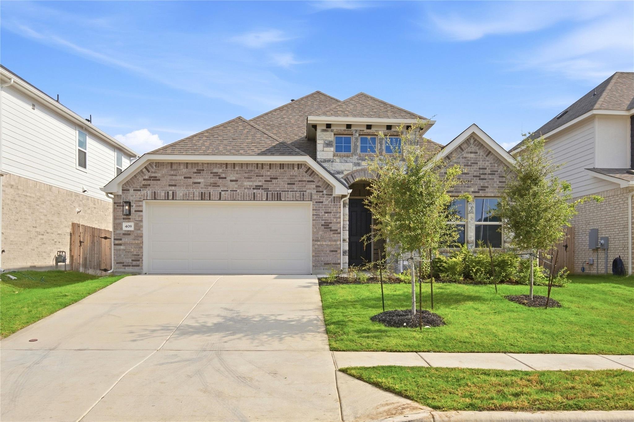 Listing photo 1 of 408  Rubber Tree Way